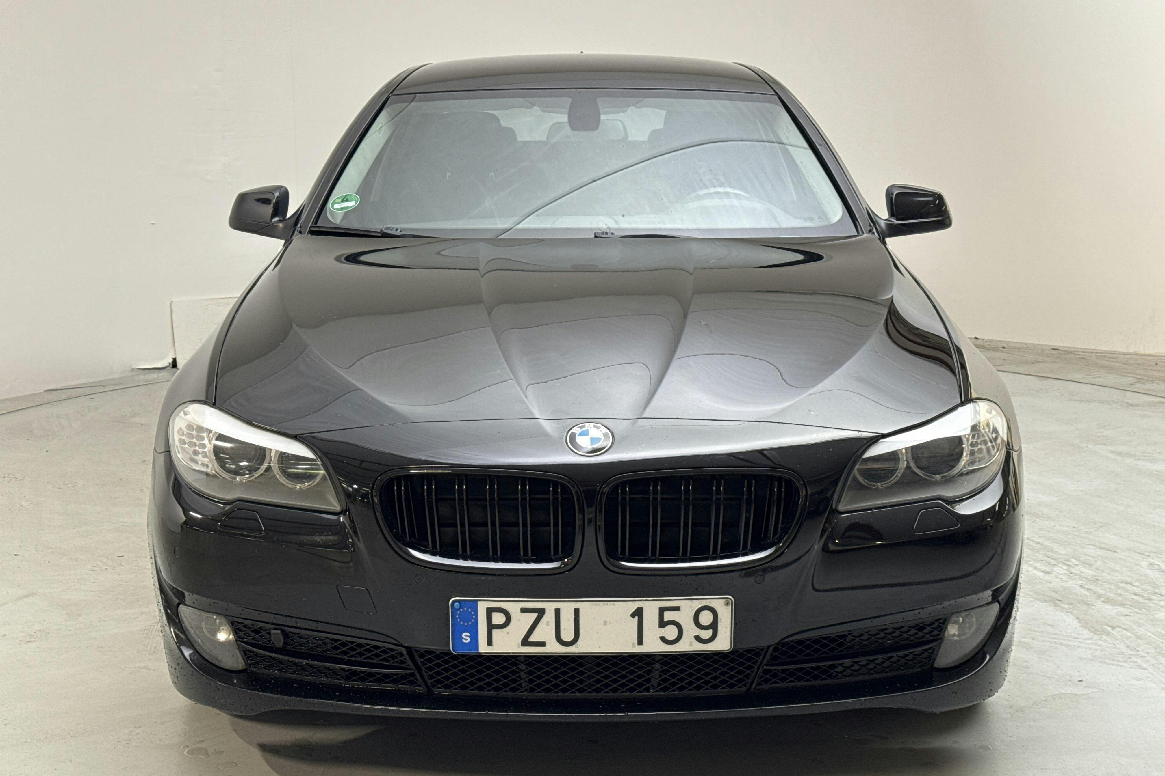 BMW 530d Sedan, F10 (245hk) - 24 323 mil - Manuell - svart - 2010