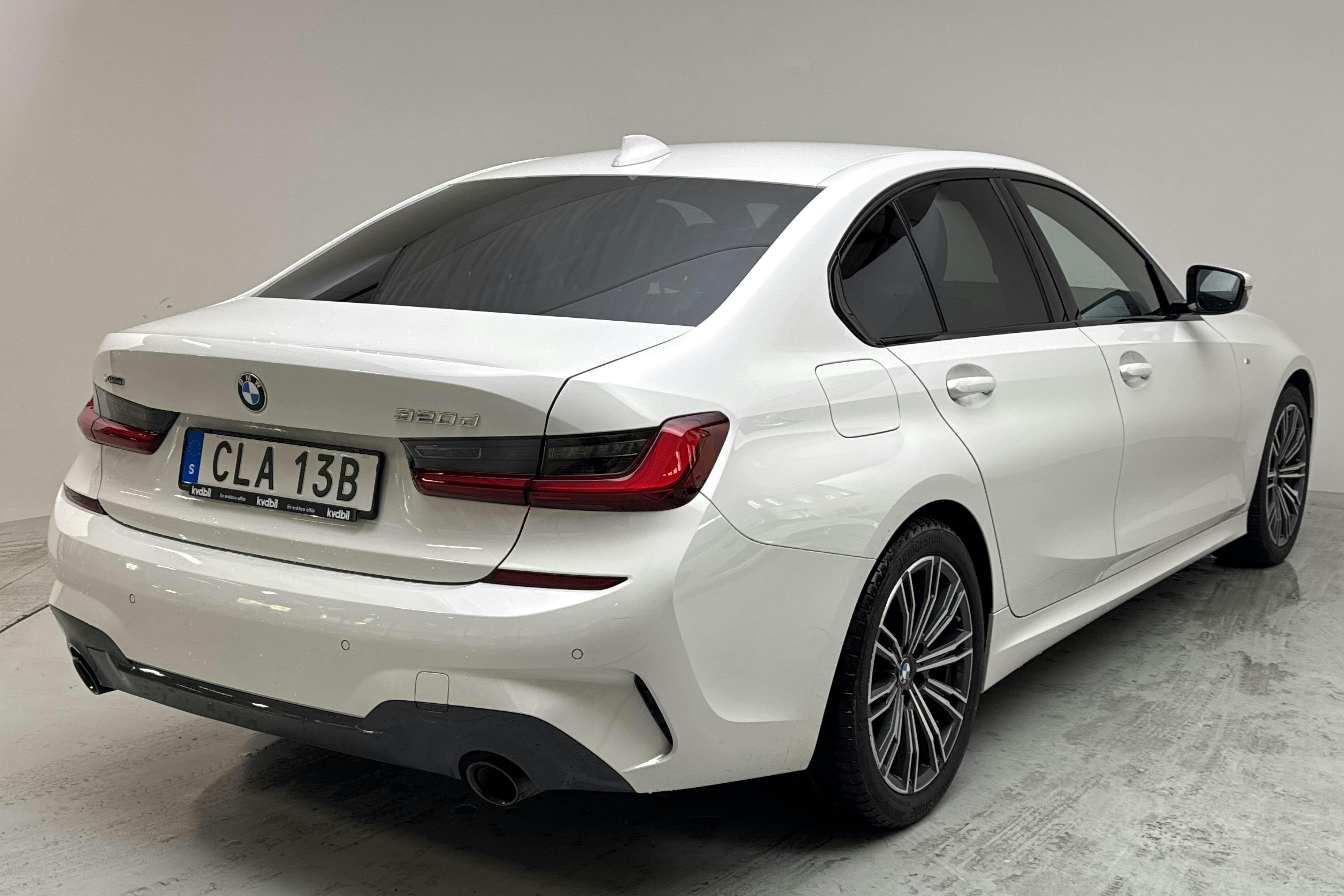 BMW 320d xDrive Sedan, G20 (190hk+11hk) - 9 404 mil - Automat - vit - 2022