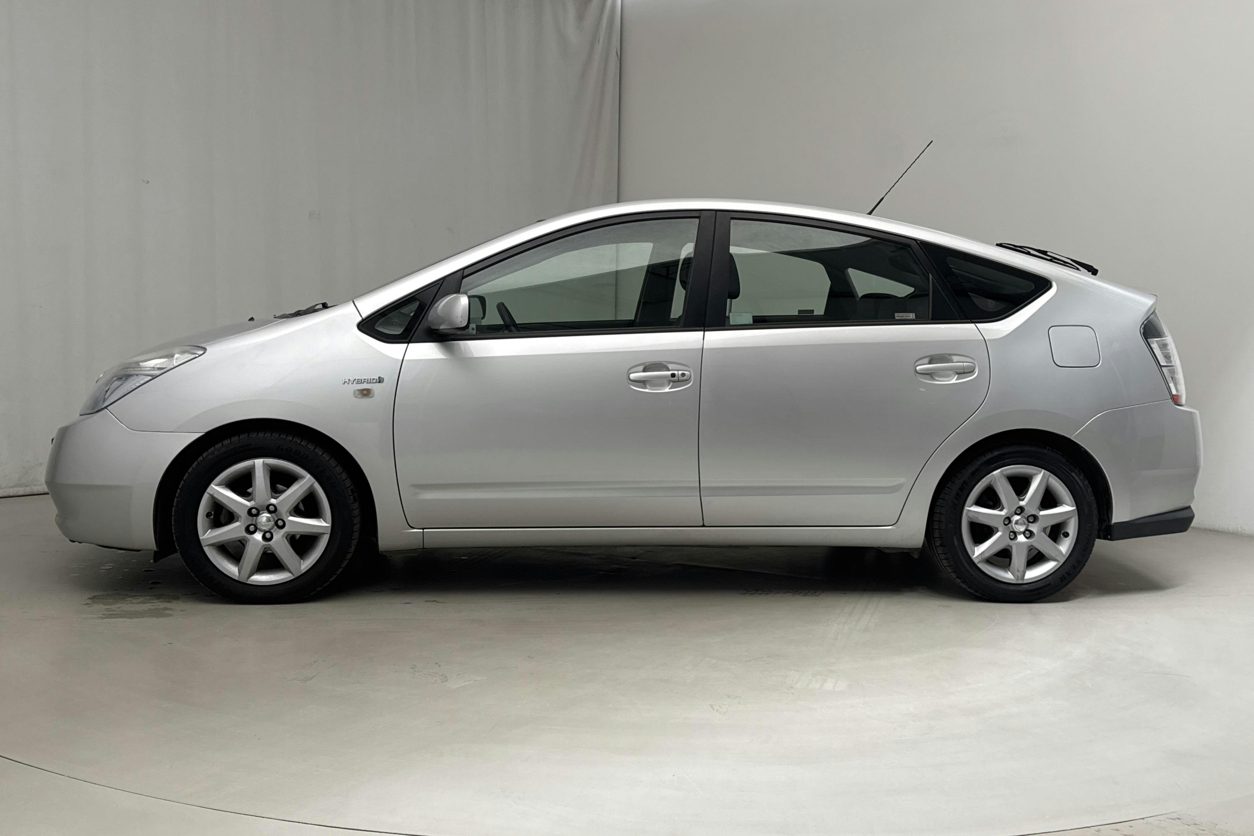 Toyota Prius 1.5 Hybrid (78hk) - 12 544 mil - Automat - silver - 2006