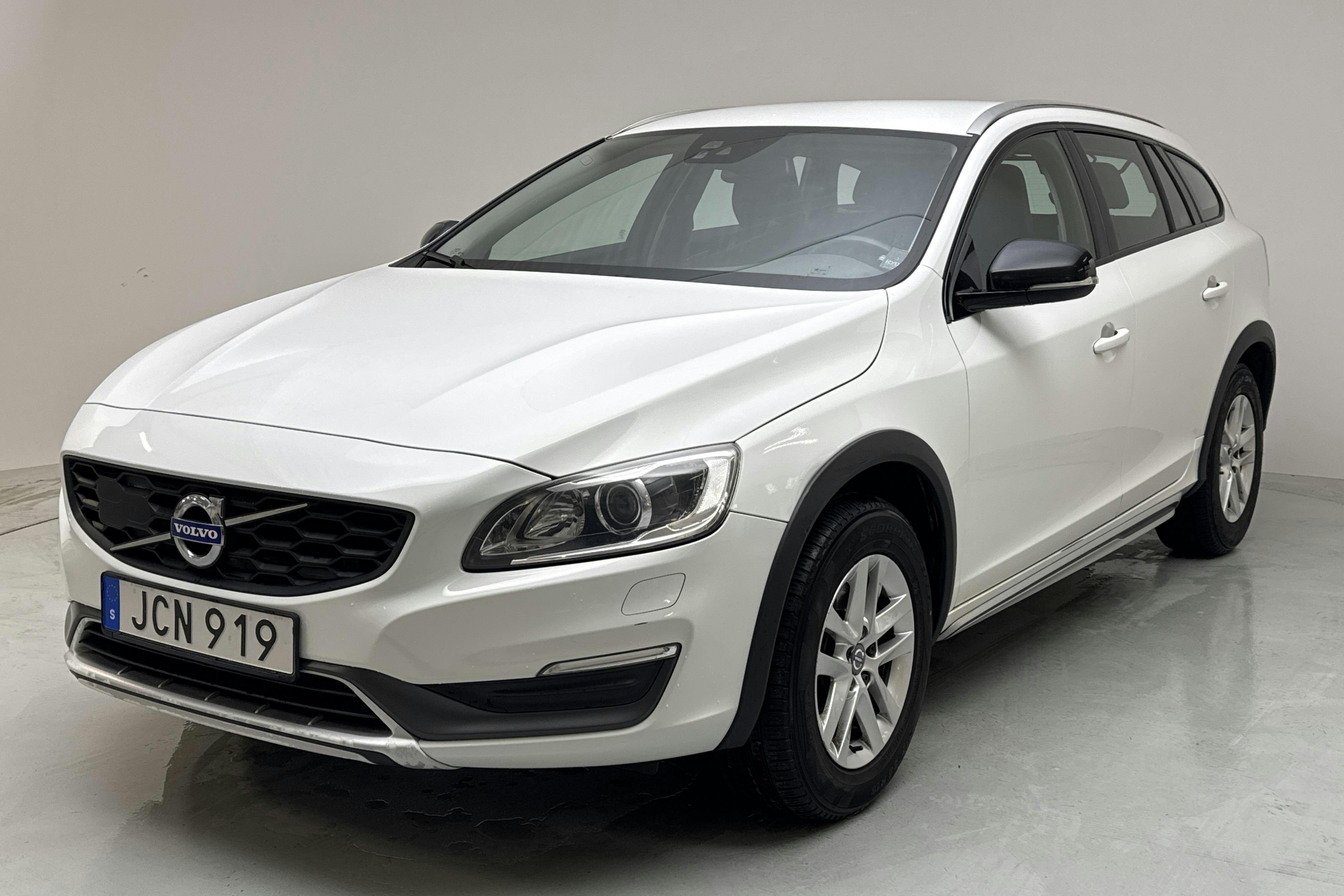 Volvo V60 D3 Cross Country (150hk) - 12 651 mil - Automat - vit - 2016