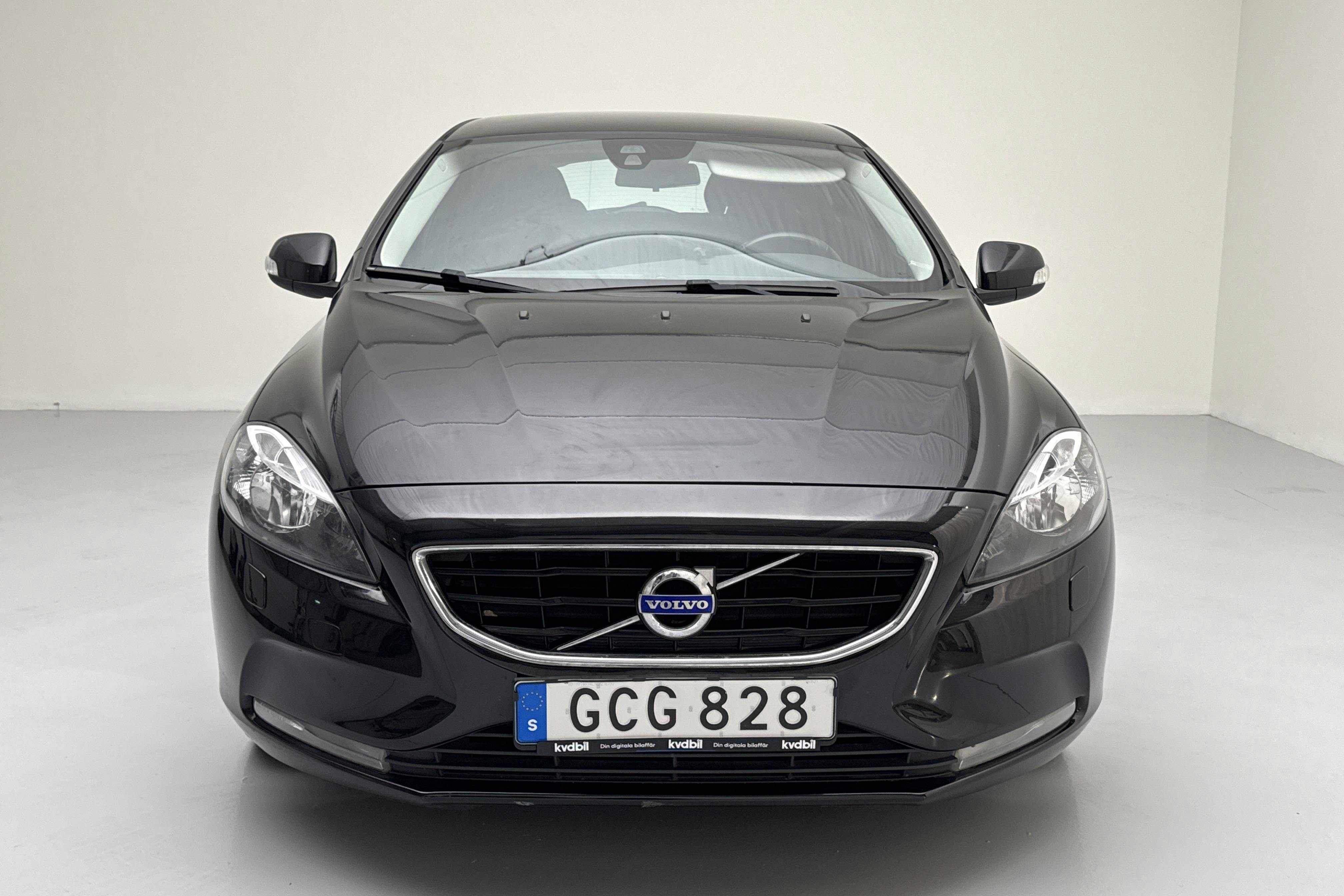 Volvo V40 D2 (120hk) - 104 710 km - Manual - black - 2016