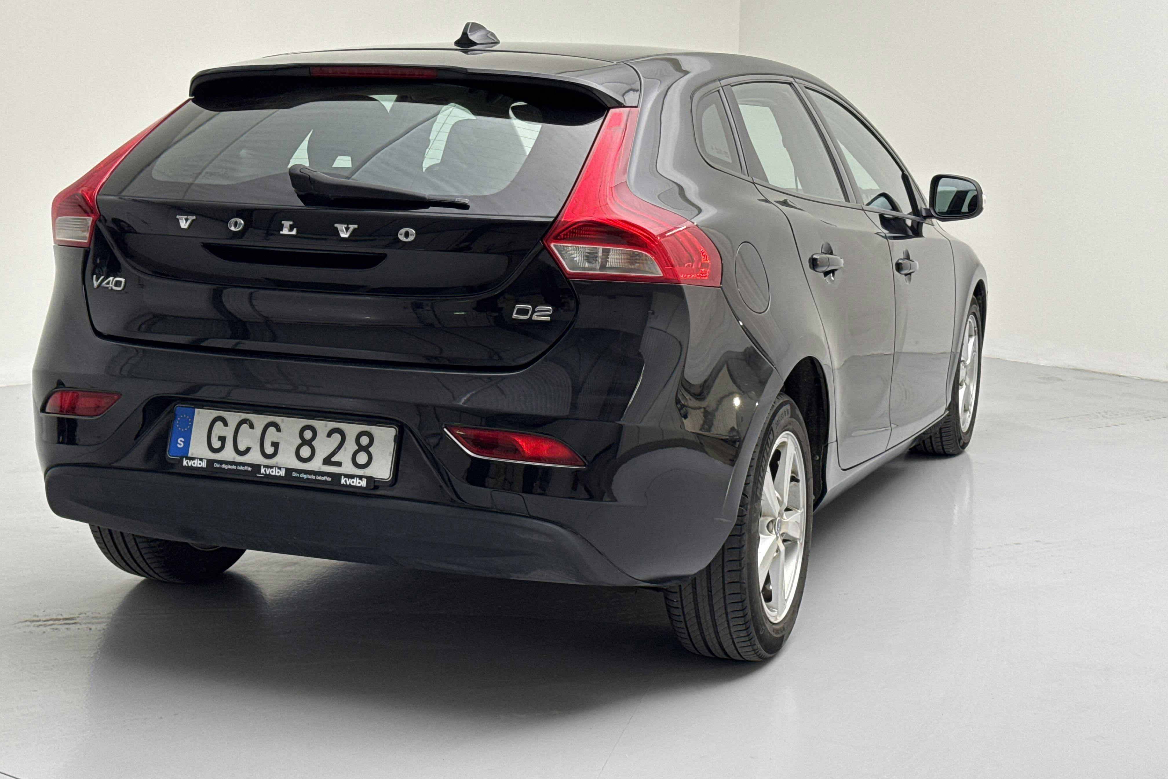 Volvo V40 D2 (120hk) - 104 710 km - Manual - black - 2016