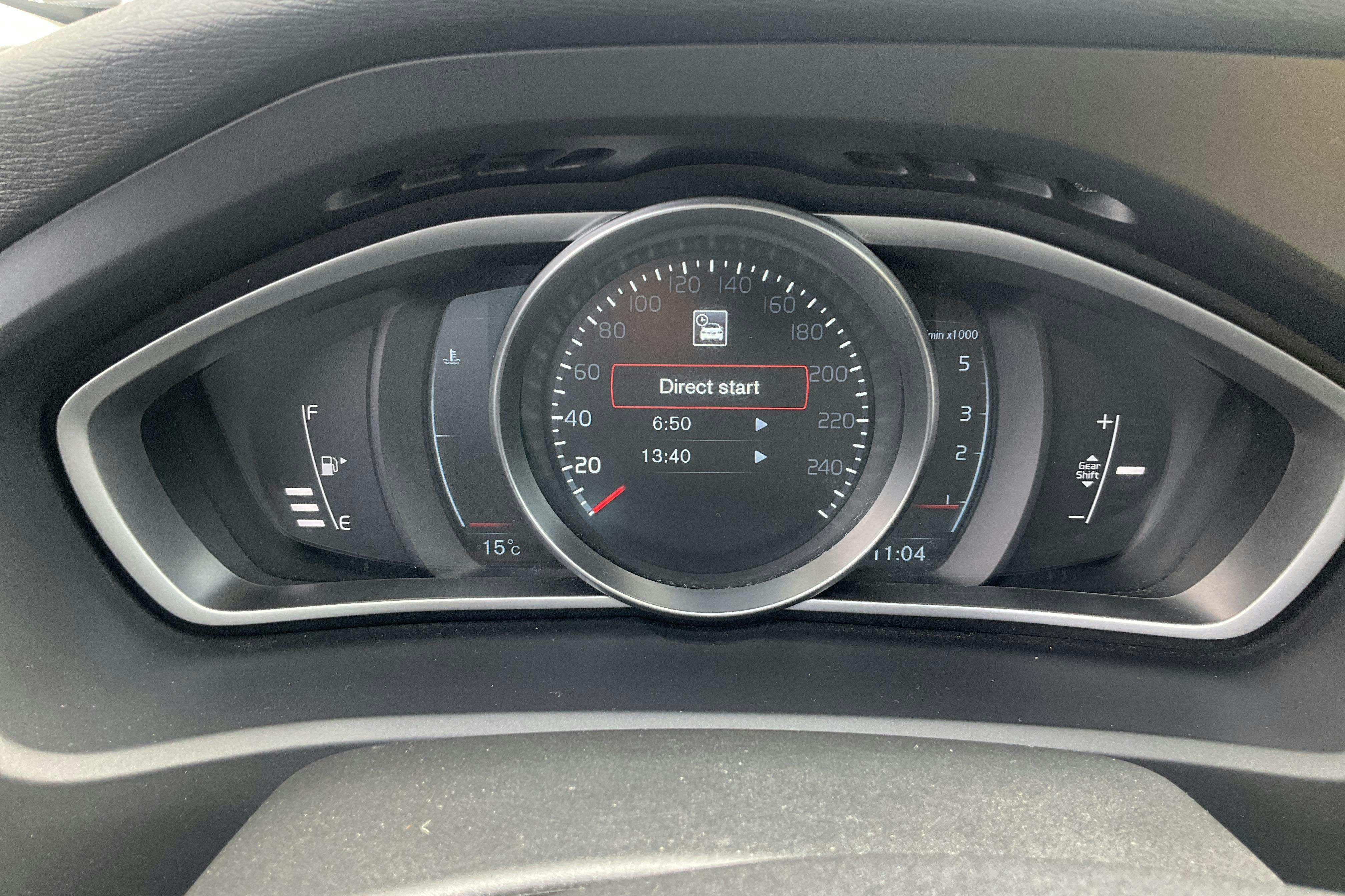 Volvo V40 D2 (120hk) - 104 710 km - Manual - black - 2016