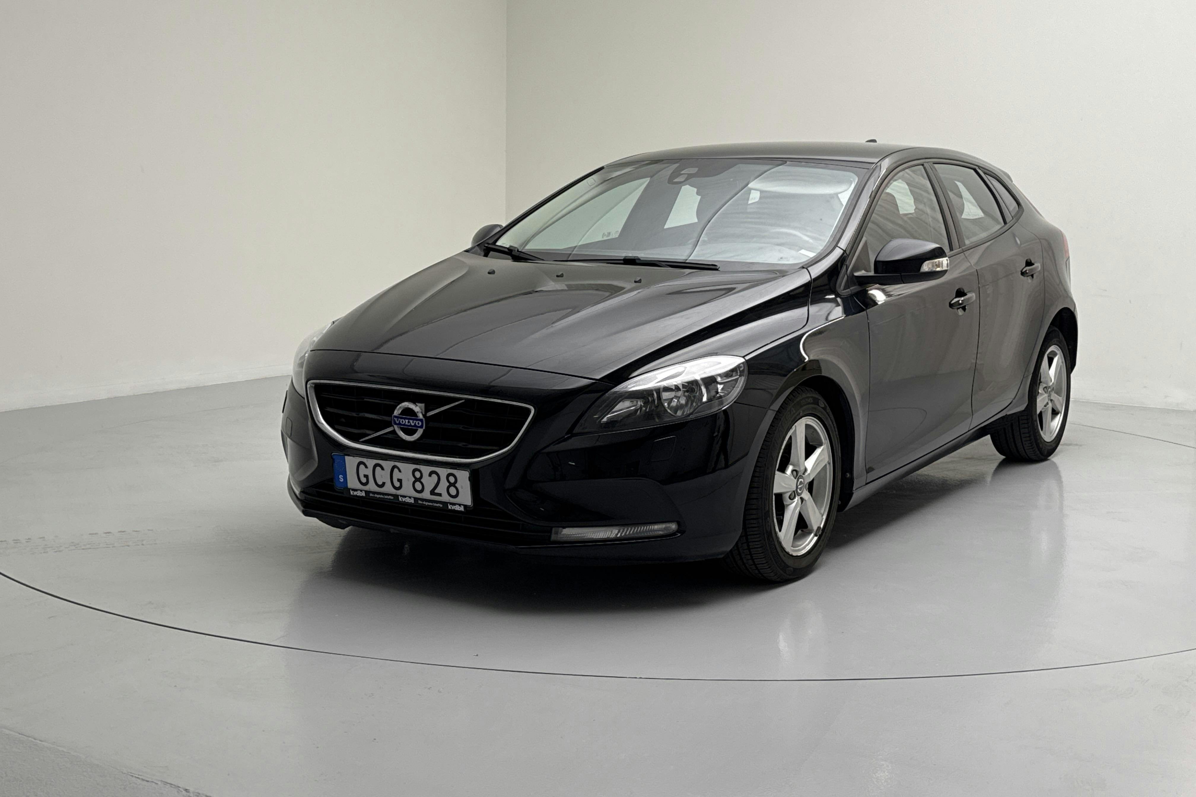 Volvo V40 D2 (120hk) - 104 710 km - Manual - black - 2016