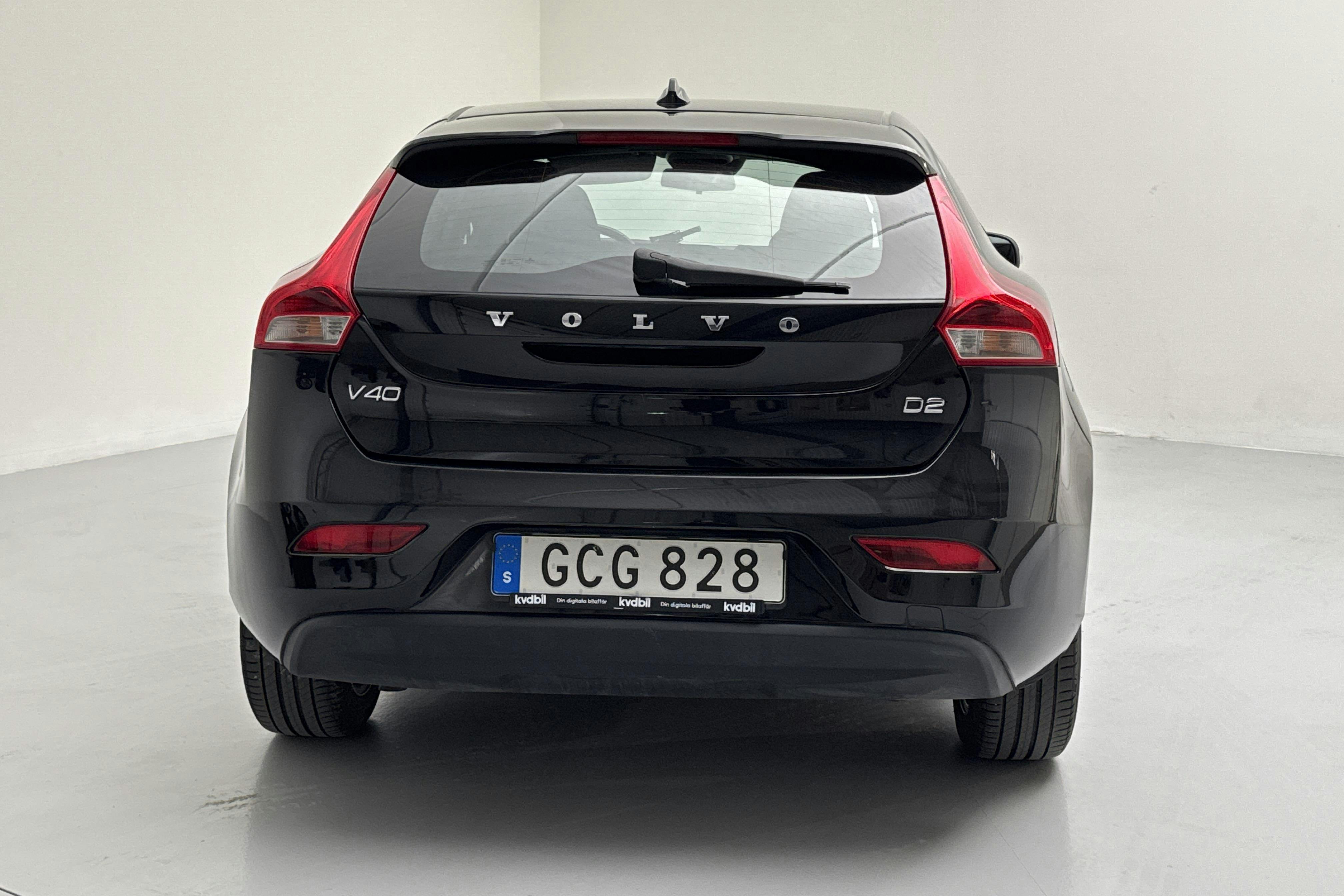 Volvo V40 D2 (120hk) - 104 710 km - Manual - black - 2016