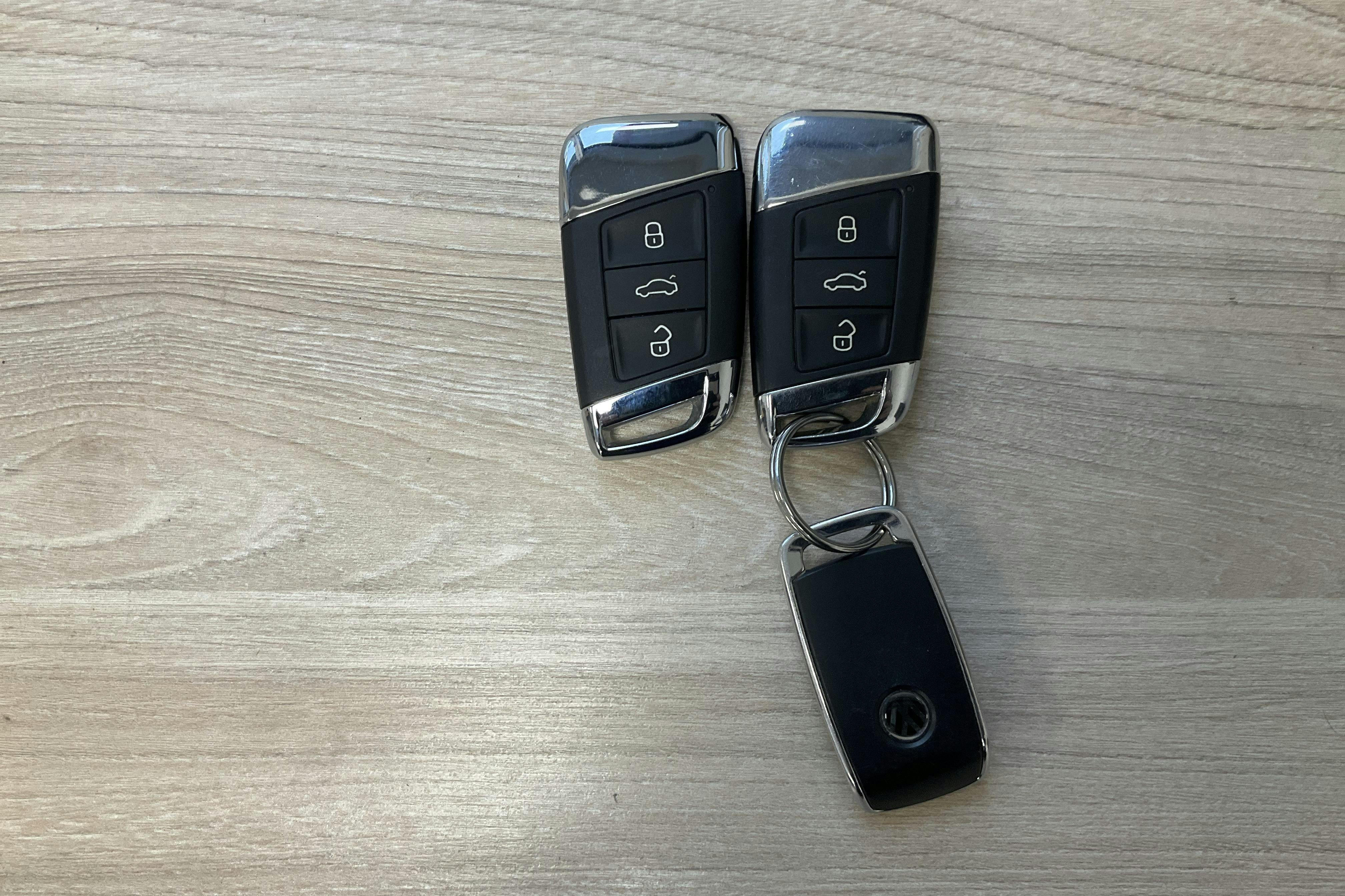 VW Passat 1.4 Plug-in-Hybrid Sportscombi (218hk) - 14 708 mil - Automat - silver - 2019