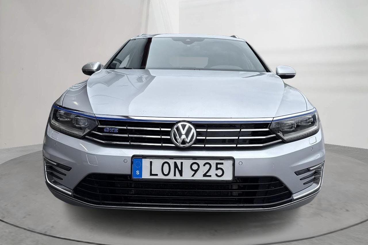 VW Passat 1.4 Plug-in-Hybrid Sportscombi (218hk) - 14 708 mil - Automat - silver - 2019