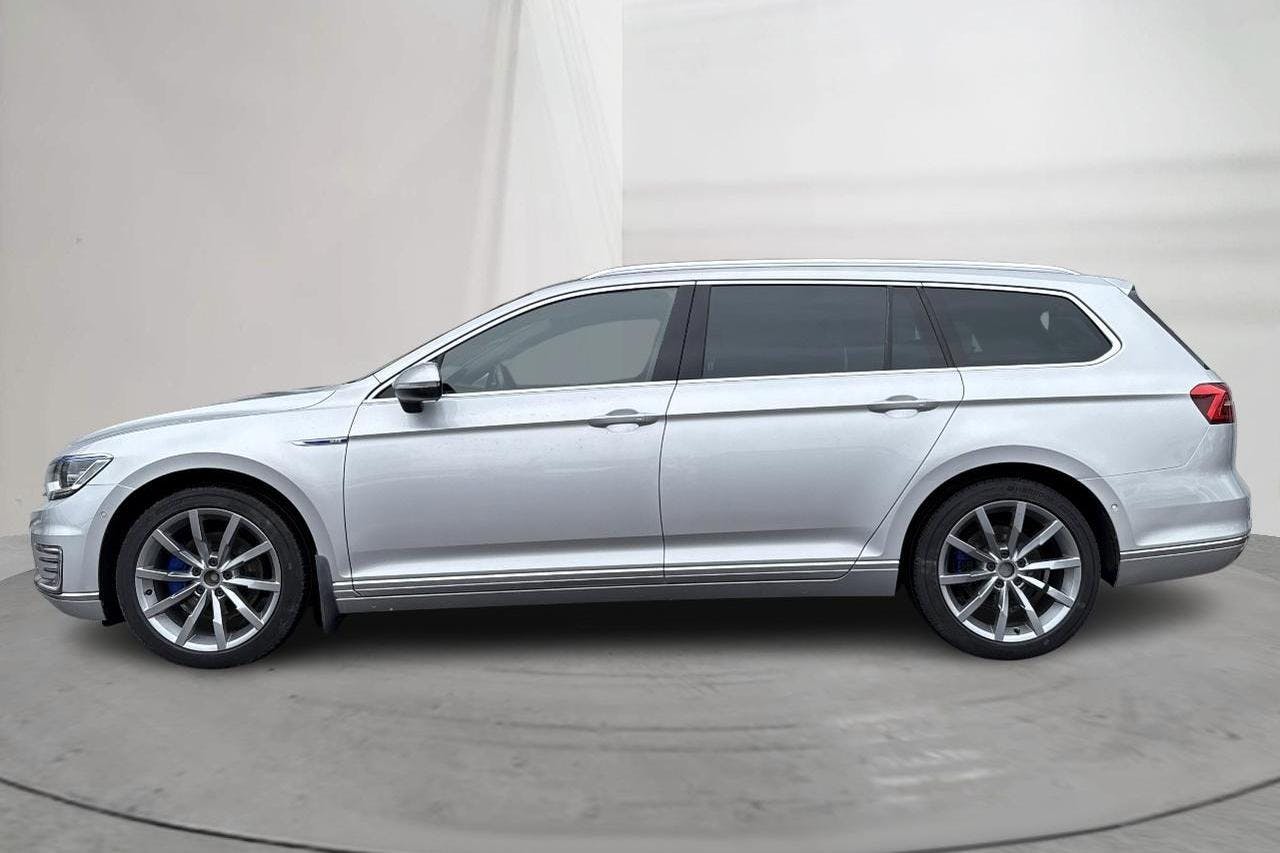 VW Passat 1.4 Plug-in-Hybrid Sportscombi (218hk) - 14 708 mil - Automat - silver - 2019