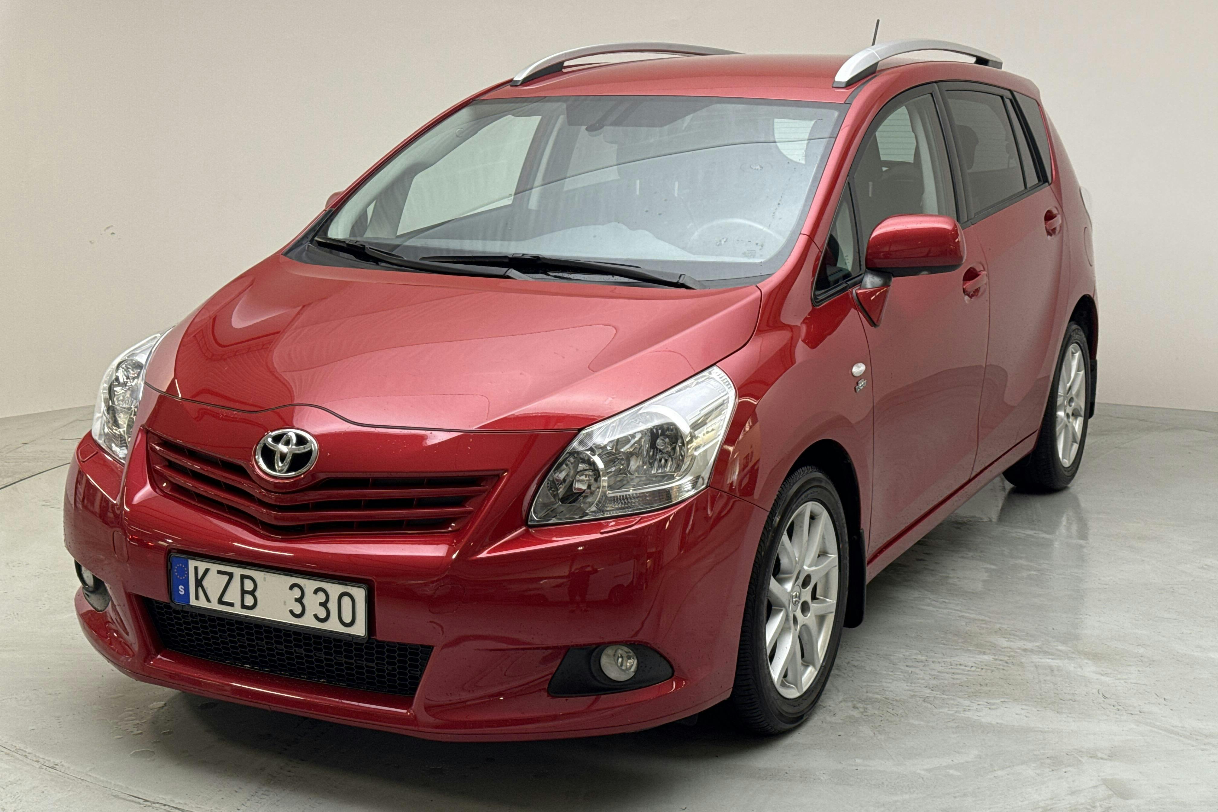 Toyota Verso 2.2 D-4D CAT (150hk) - 30 640 km - Automaattinen - Dark Red - 2010