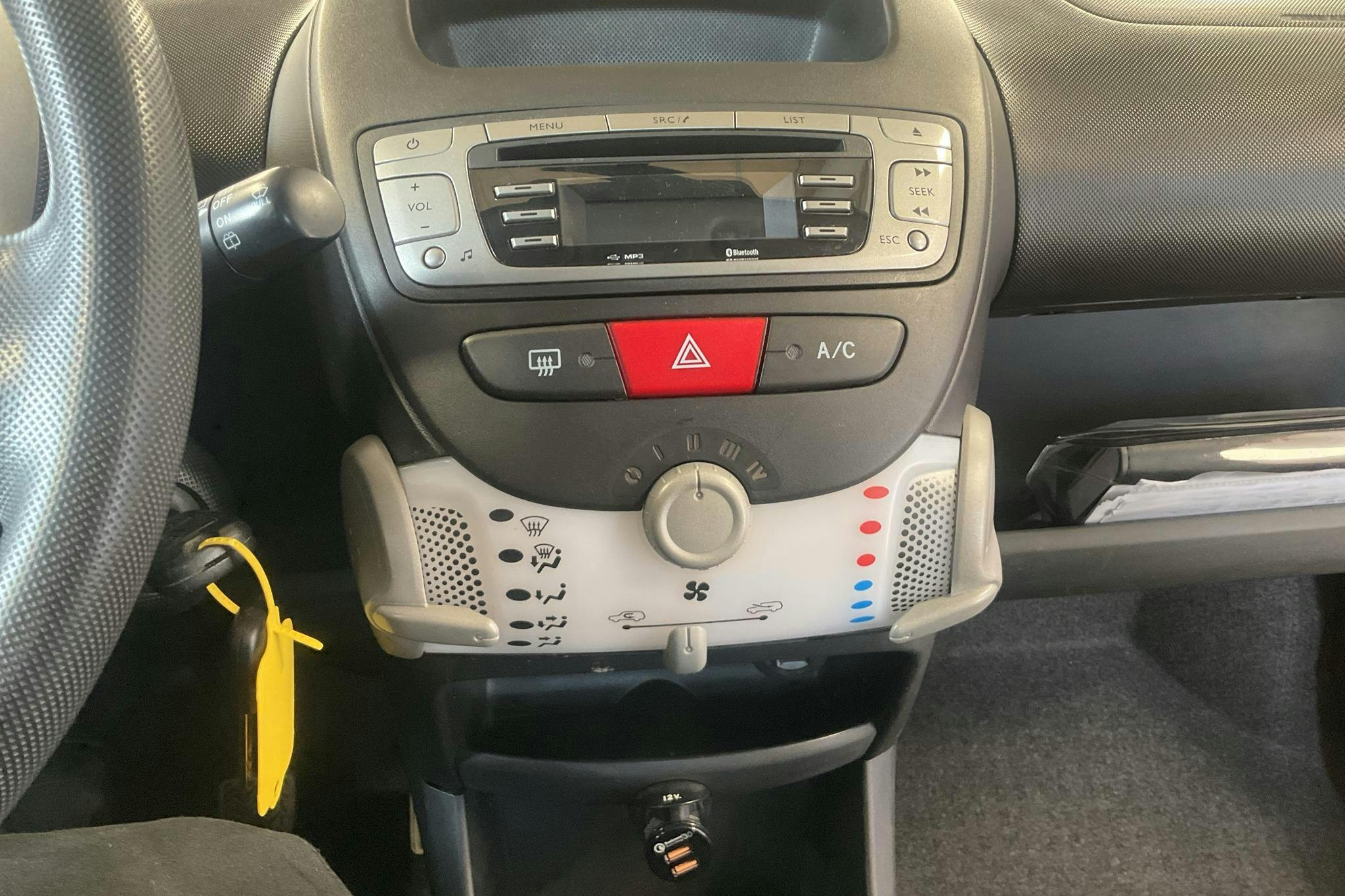 Toyota Aygo 1.0 VVT-i 5dr (68hk) - 9 096 mil - Manuell - röd - 2012