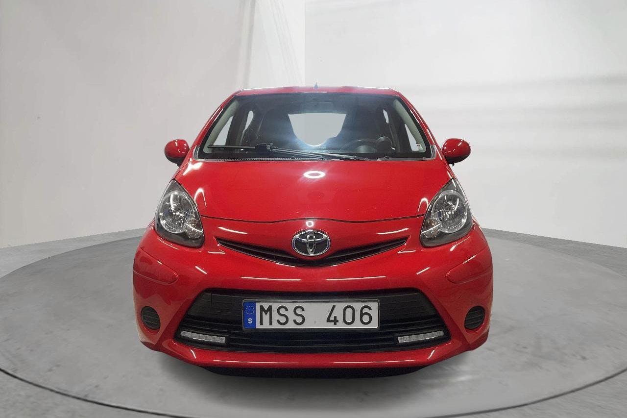 Toyota Aygo 1.0 VVT-i 5dr (68hk) - 9 096 mil - Manuell - röd - 2012