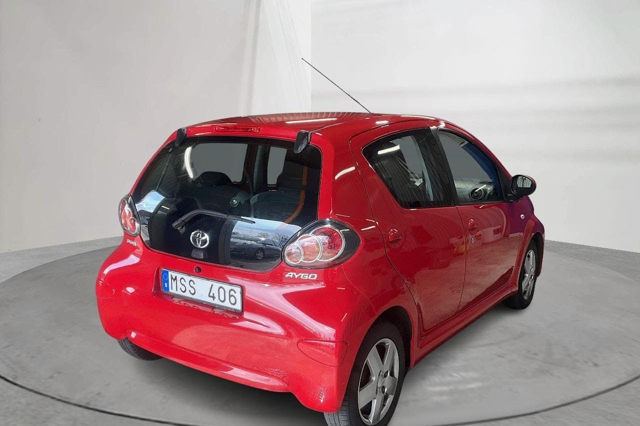 Toyota Aygo 1.0 VVT-i 5dr (68hk) - 9 096 mil - Manuell - röd - 2012