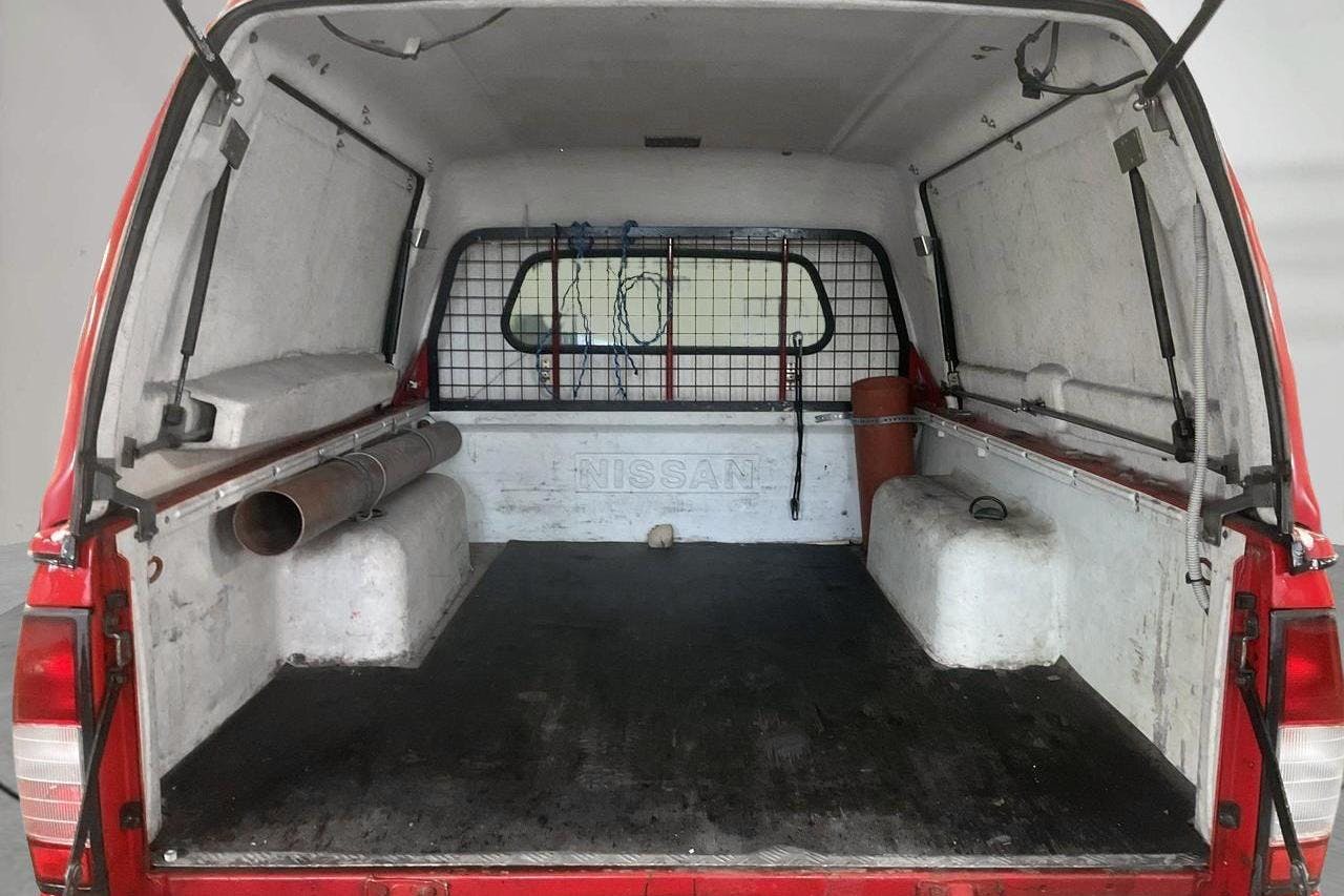 Nissan King Cab 2.5D 4WD (104hk) - 19 815 mil - Manuell - röd - 2001