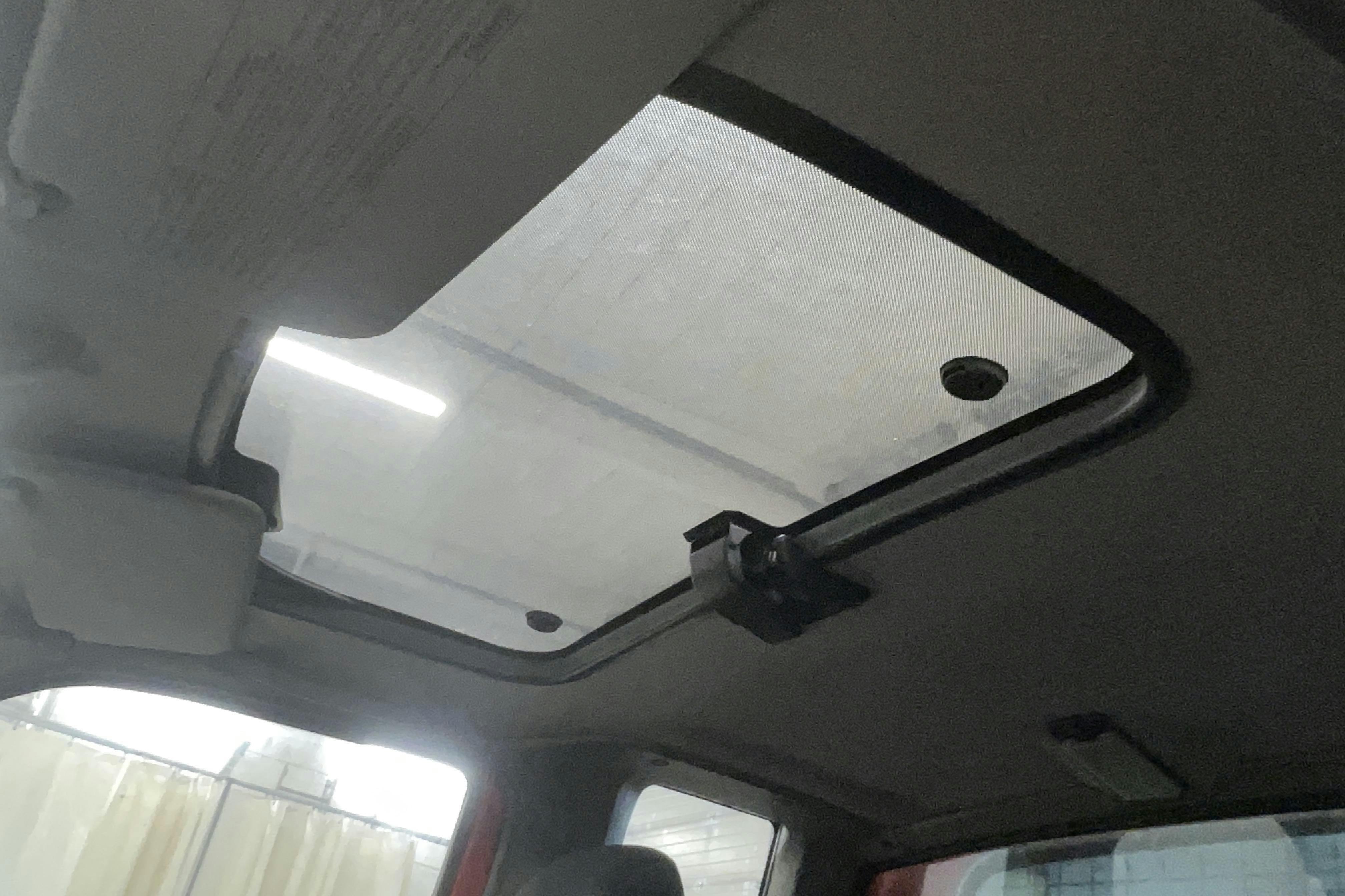 Nissan King Cab 2.5D 4WD (104hk) - 19 815 mil - Manuell - röd - 2001