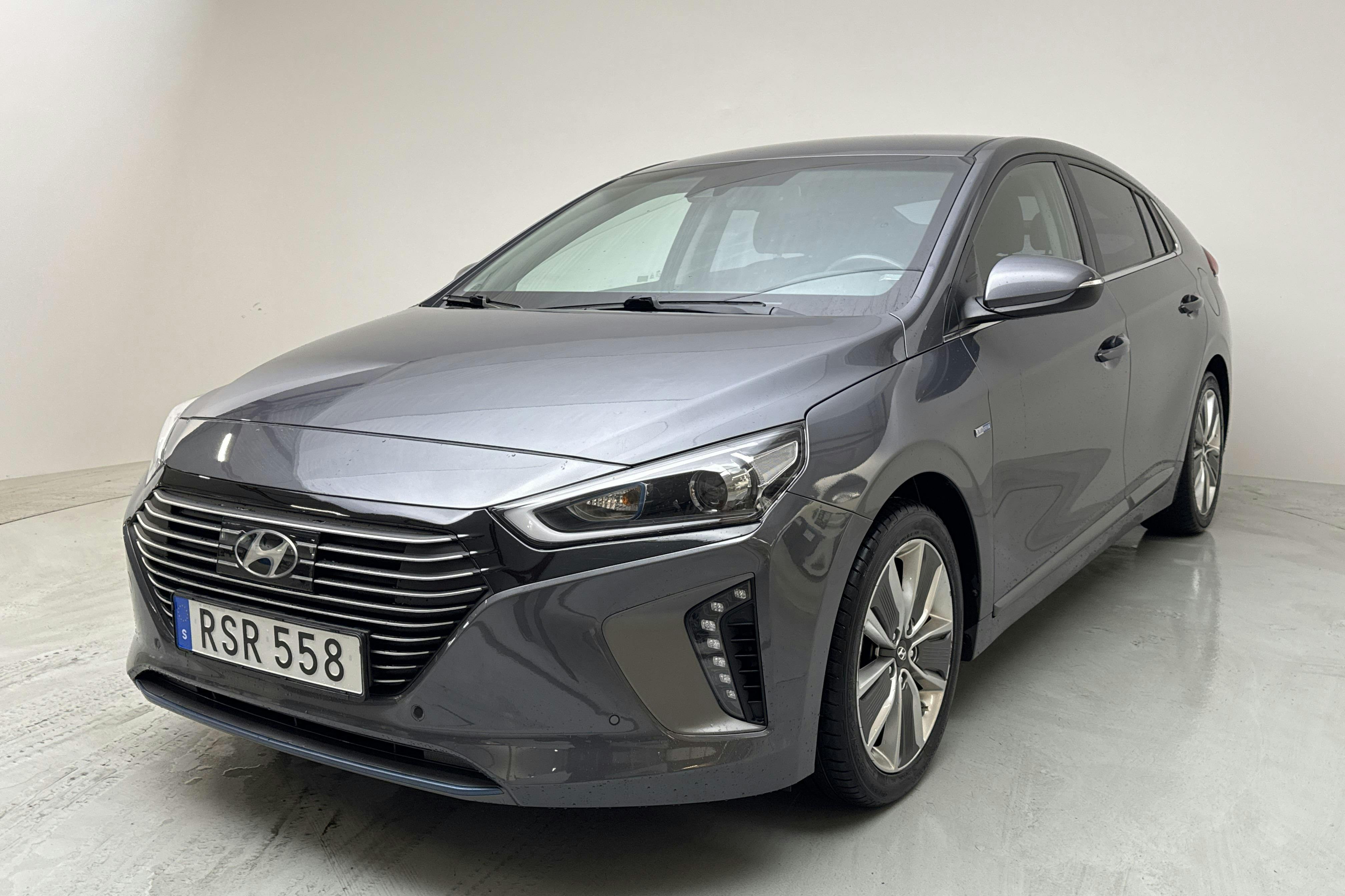 Hyundai IONIQ Hybrid (141hk) - 83 360 km - Automatic - gray - 2017