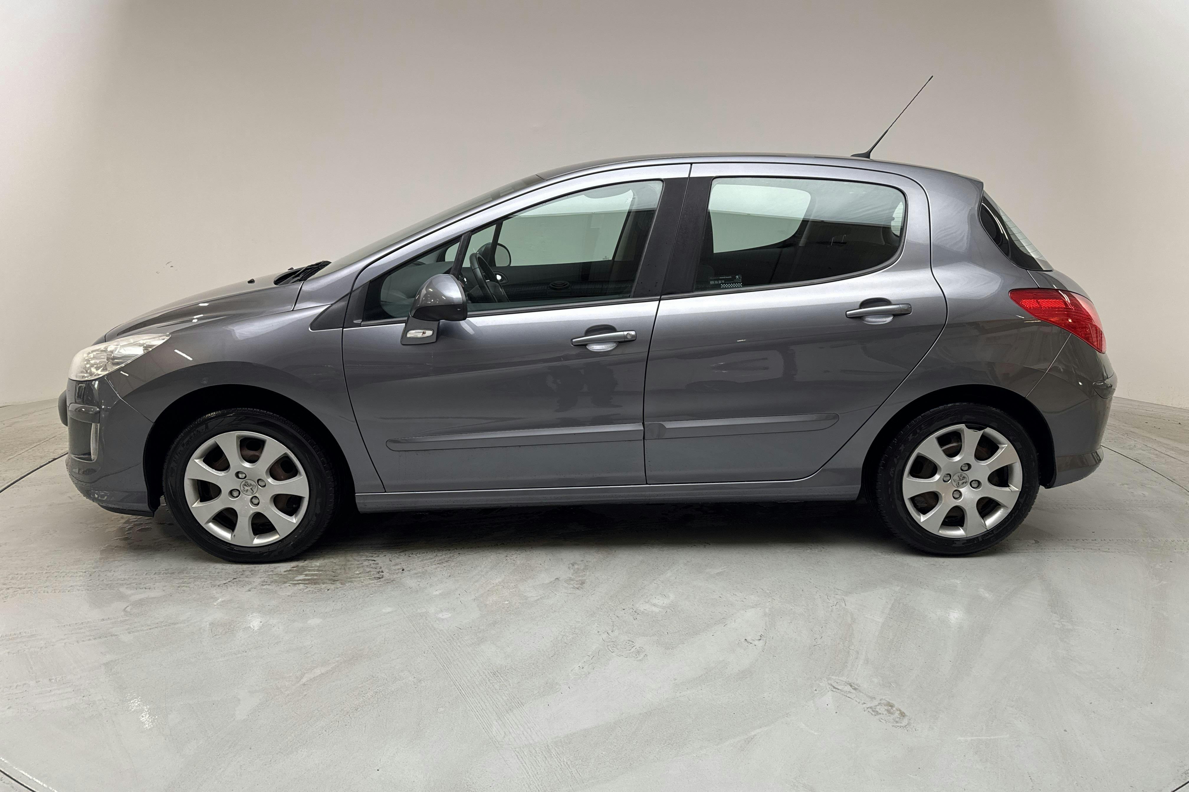 Peugeot 308 1.6 VTi 5dr (120hk) - 15 996 mil - Manuell - grå - 2010