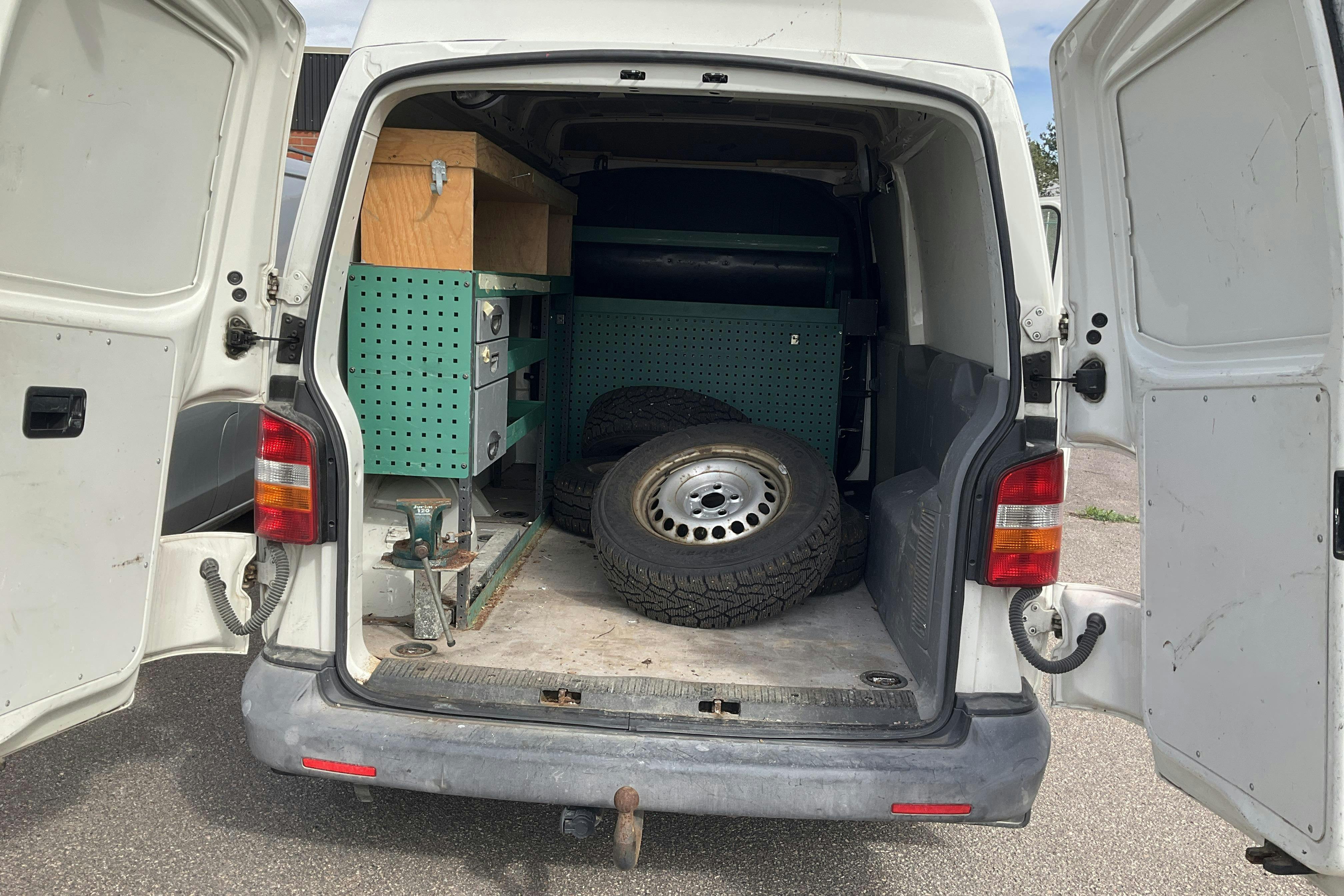 VW Transporter T5 2.0 Ecofuel (115hk) - 114 920 km - Käsitsi - valge - 2008