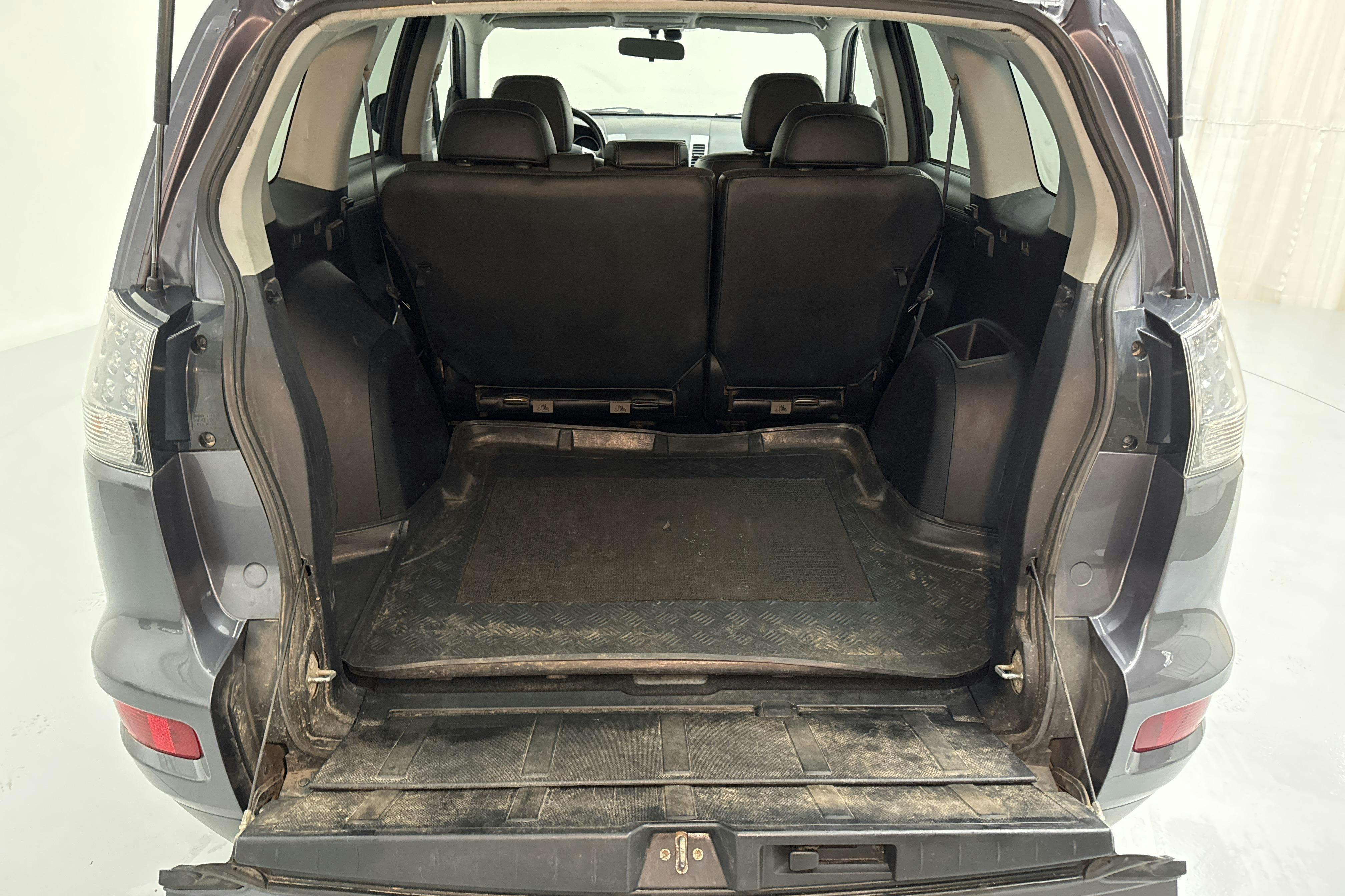 Mitsubishi Outlander 2.4 FFV (170hk) - 28 931 mil - Manuell - grå - 2010