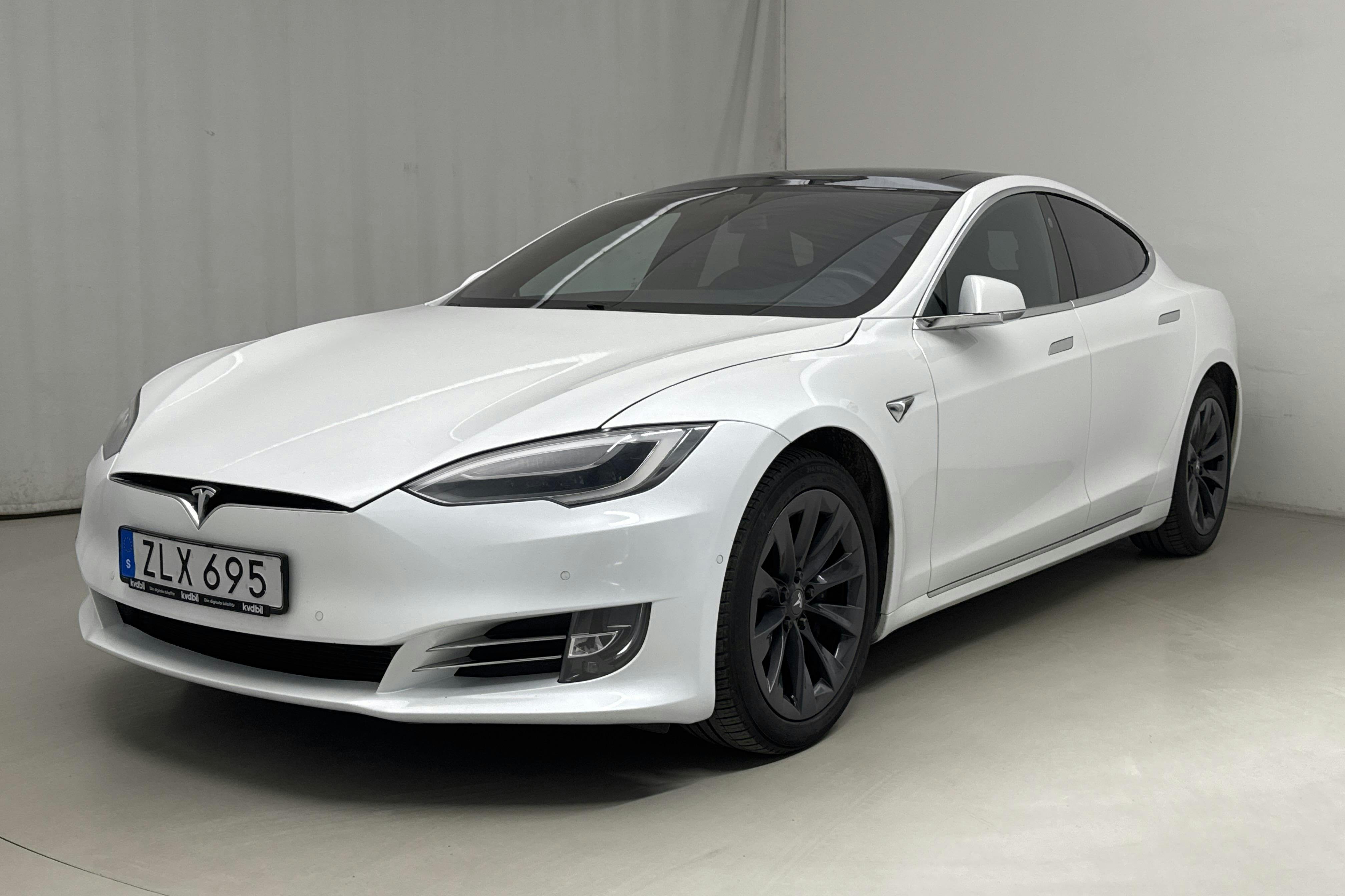 Presentationsfoto 1 av 18: Tesla Model S 100D - 18 097 mil - Automat - vit - 2018