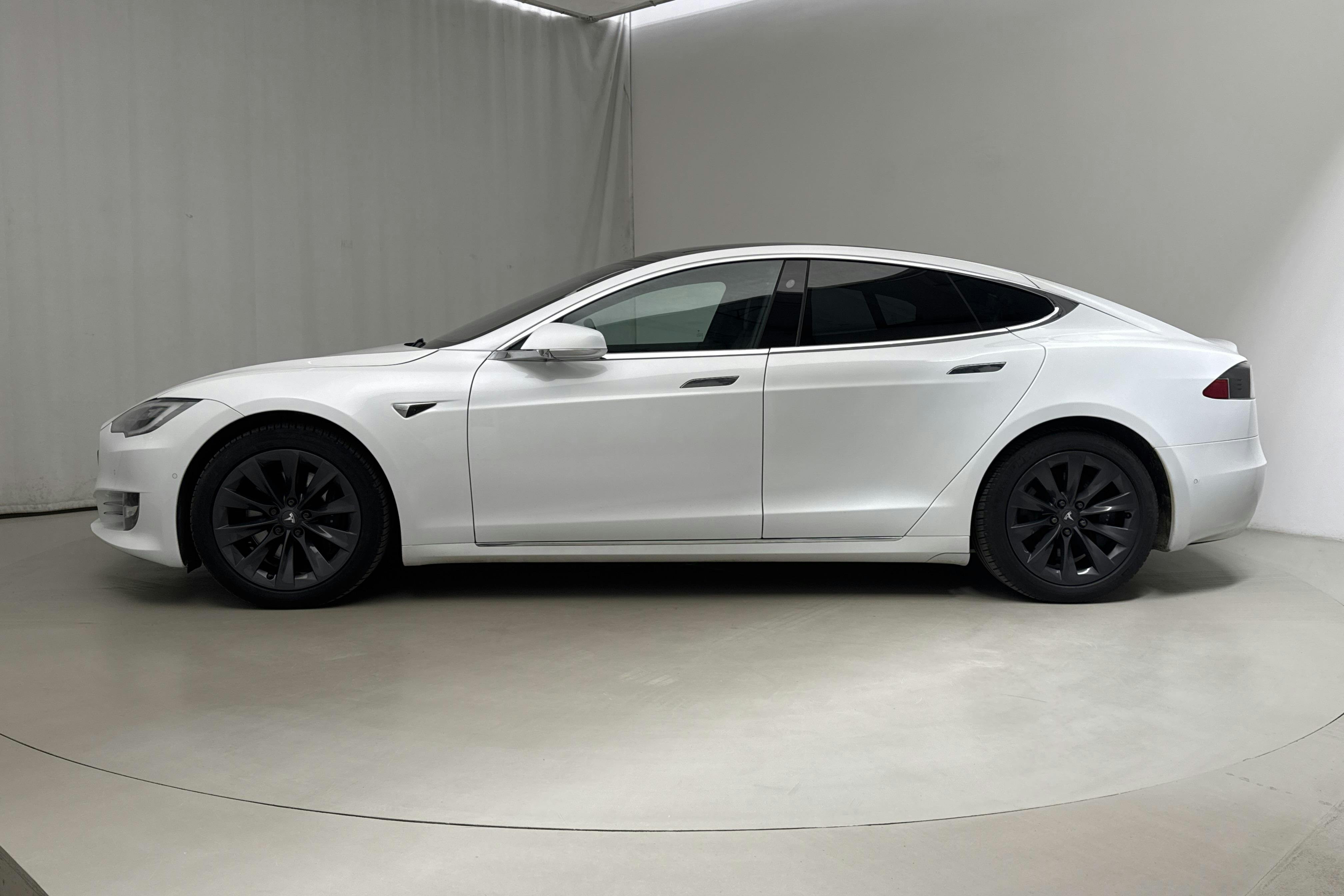 Presentationsfoto 2 av 18: Tesla Model S 100D - 18 097 mil - Automat - vit - 2018