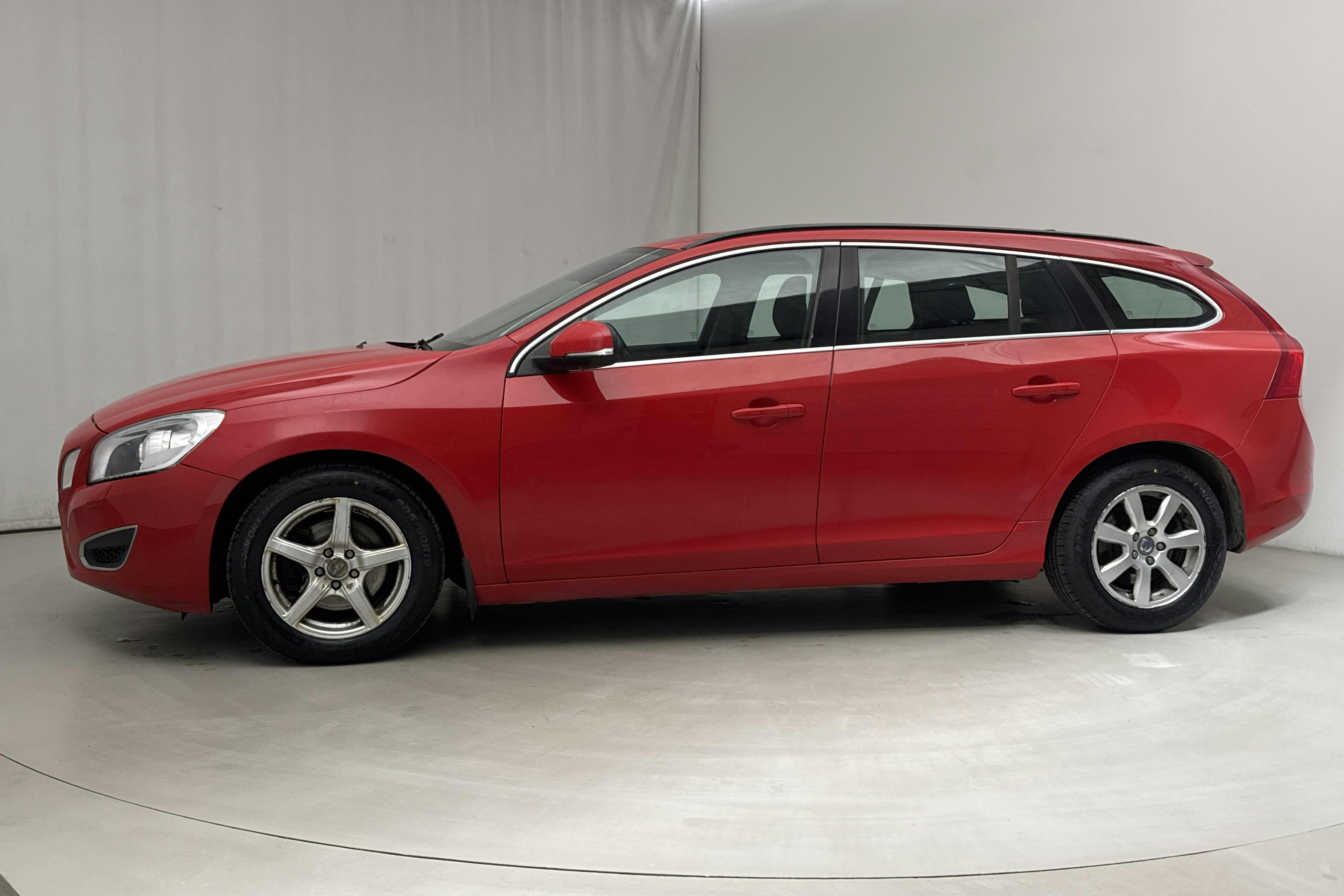 Volvo V60 D2 (115hk) - 248 070 km - Manual - red - 2012