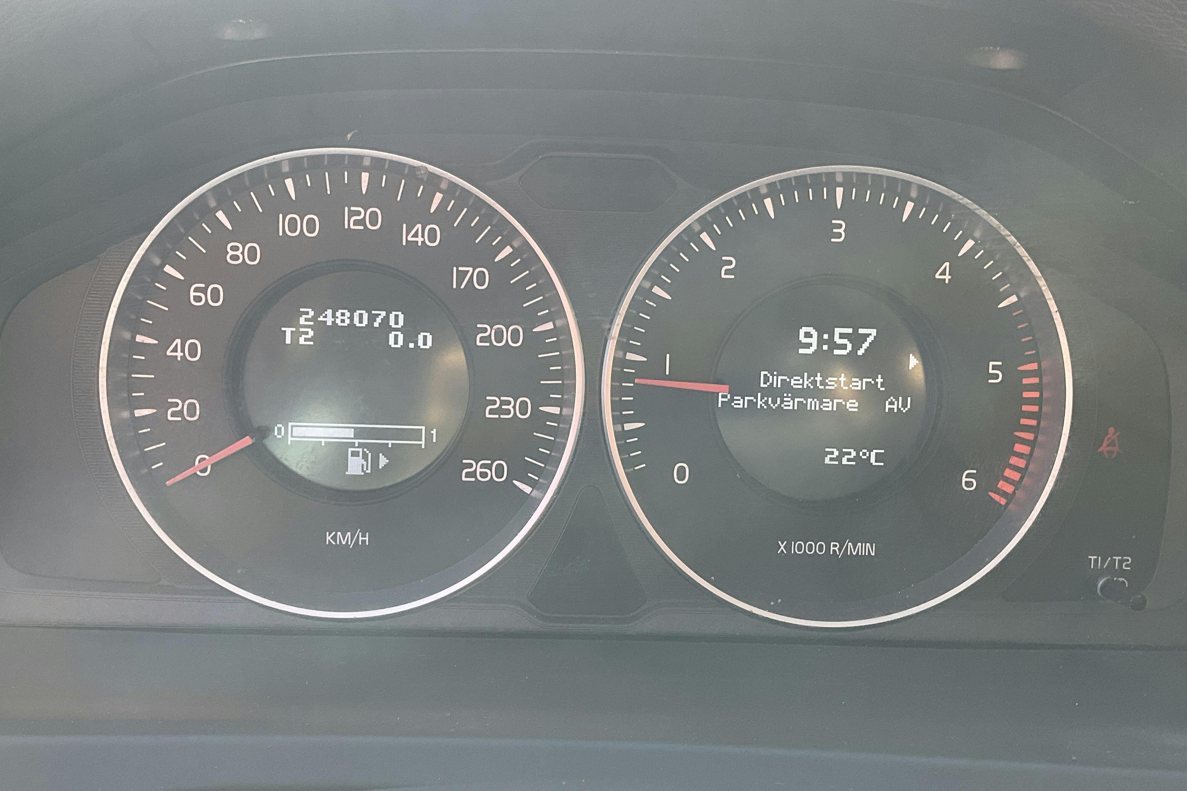 Volvo V60 D2 (115hk) - 248 070 km - Manual - red - 2012