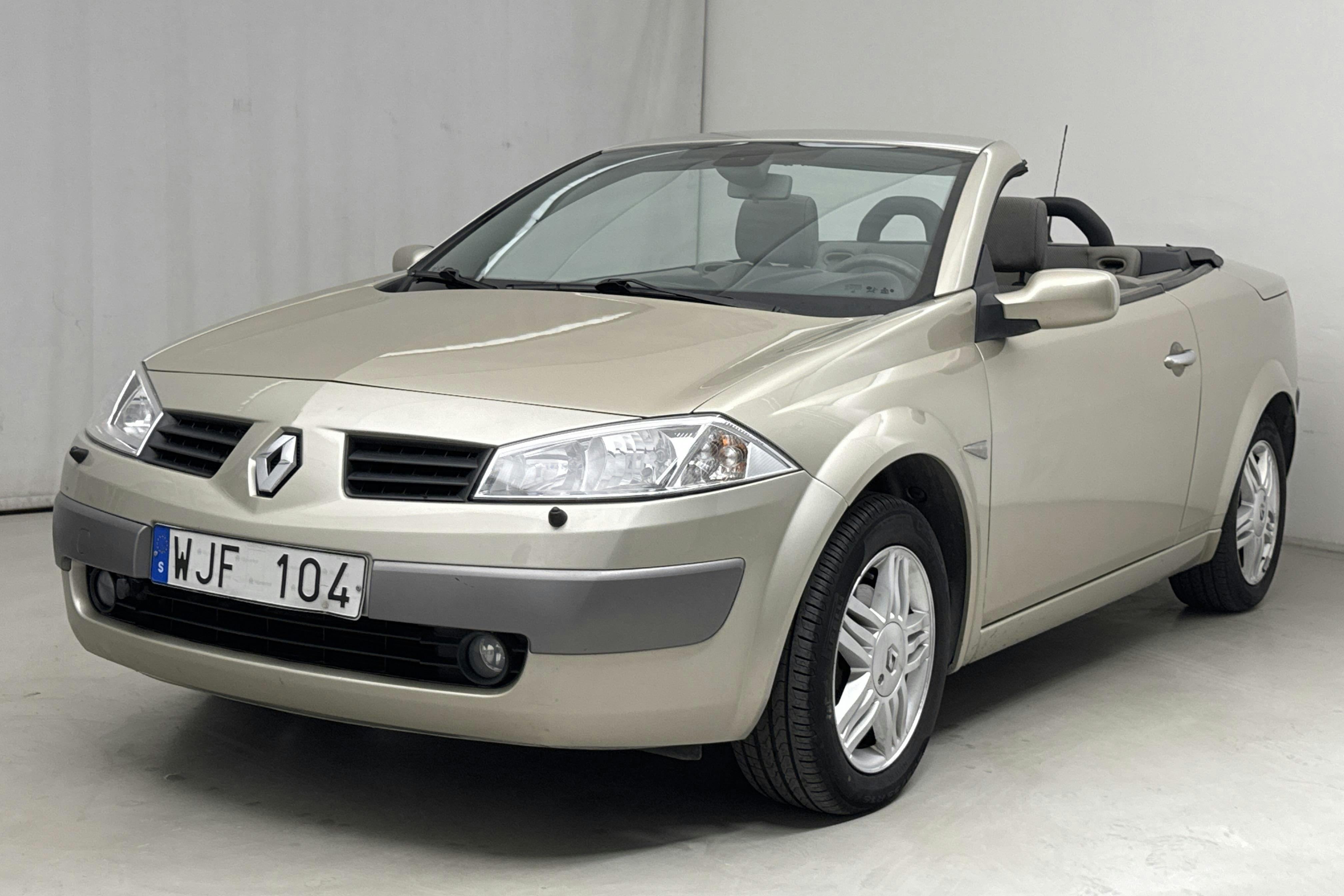 Renault Mégane Phas II 2.0 Cabriolet (134hk) - 40 300 km - Automatic - Light Grey - 2005