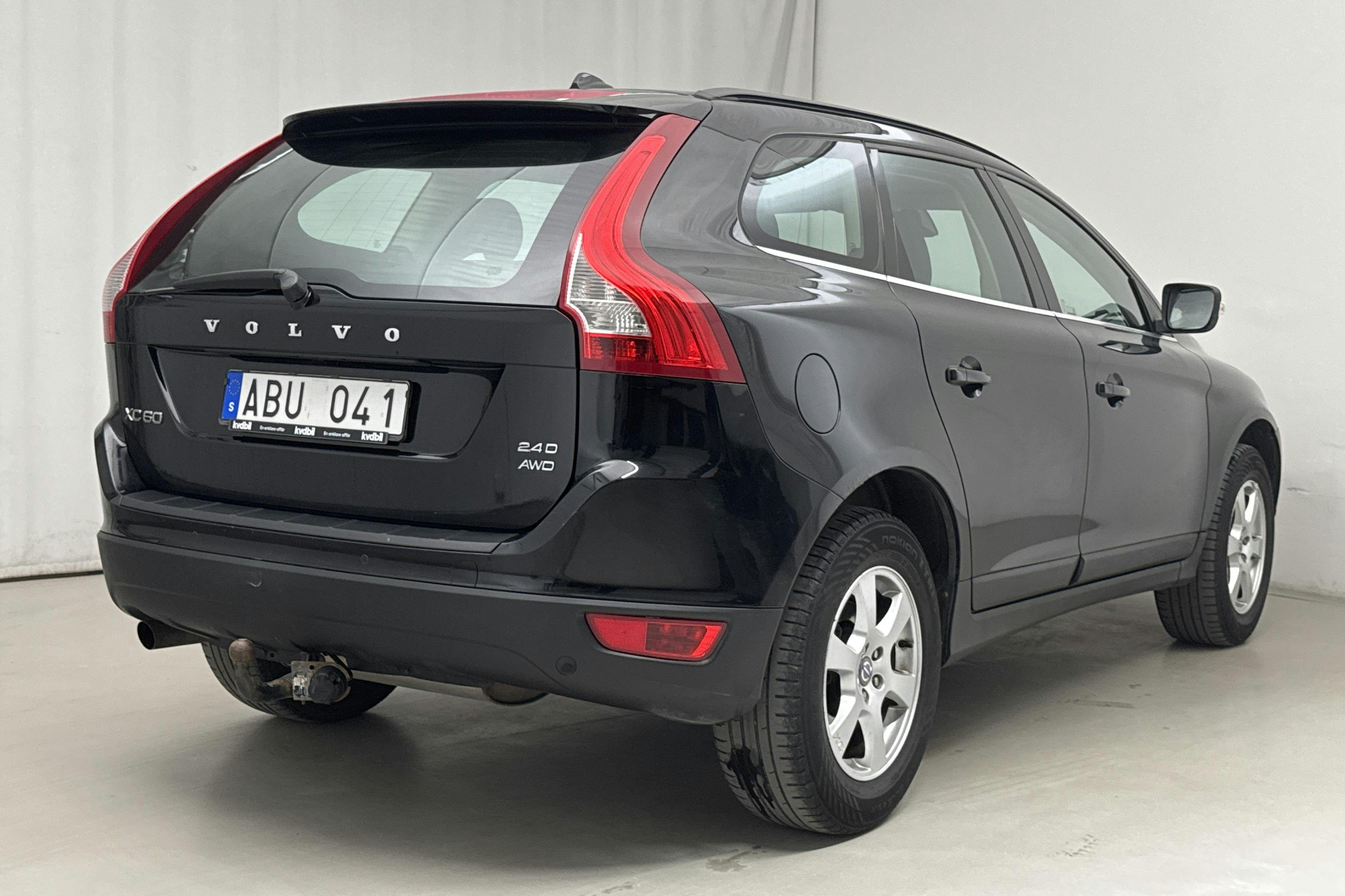 Volvo XC60 2.4D AWD (163hk) - 25 907 mil - Manuell - svart - 2009