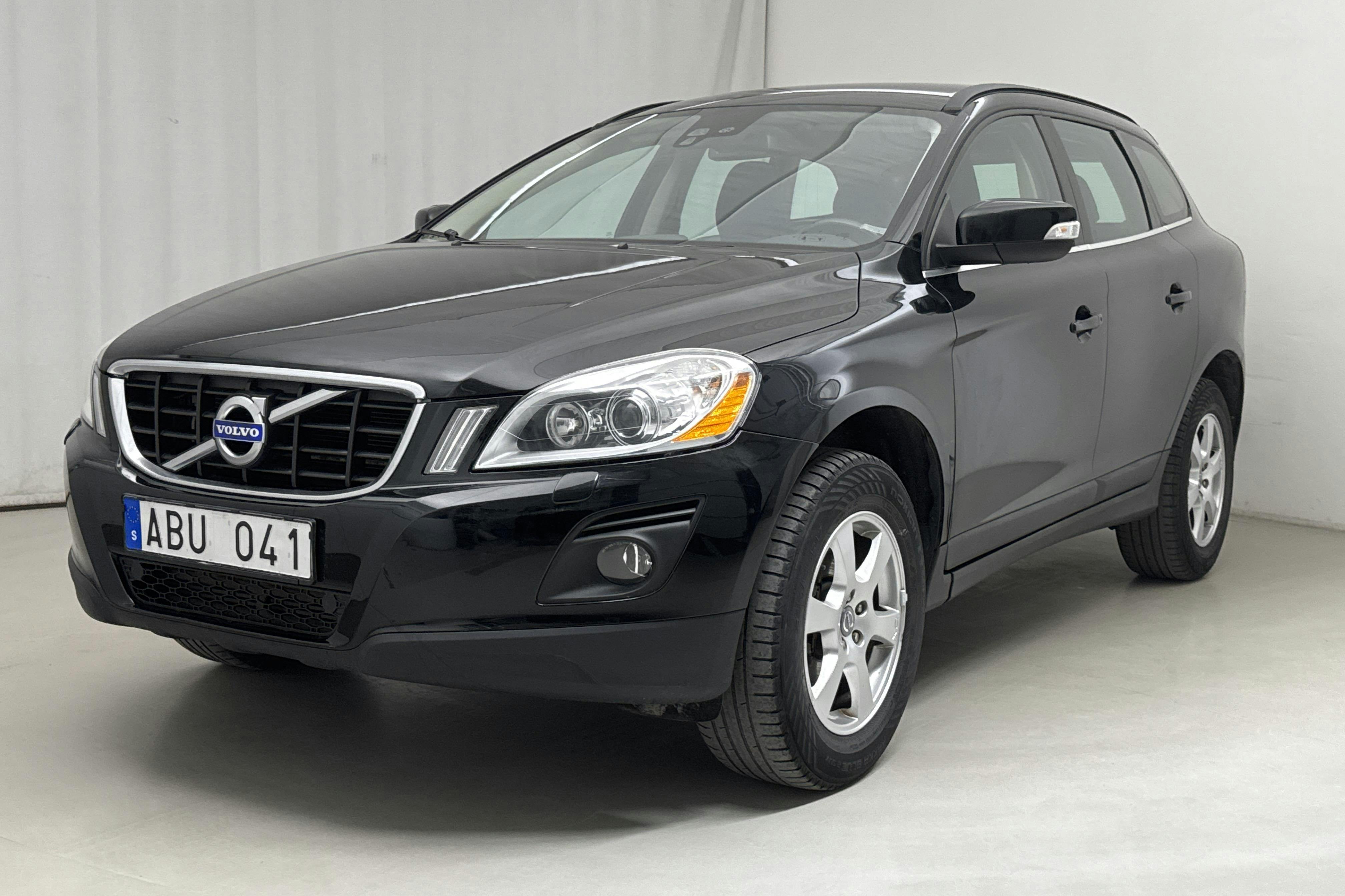 Volvo XC60 2.4D AWD (163hk) - 25 907 mil - Manuell - svart - 2009
