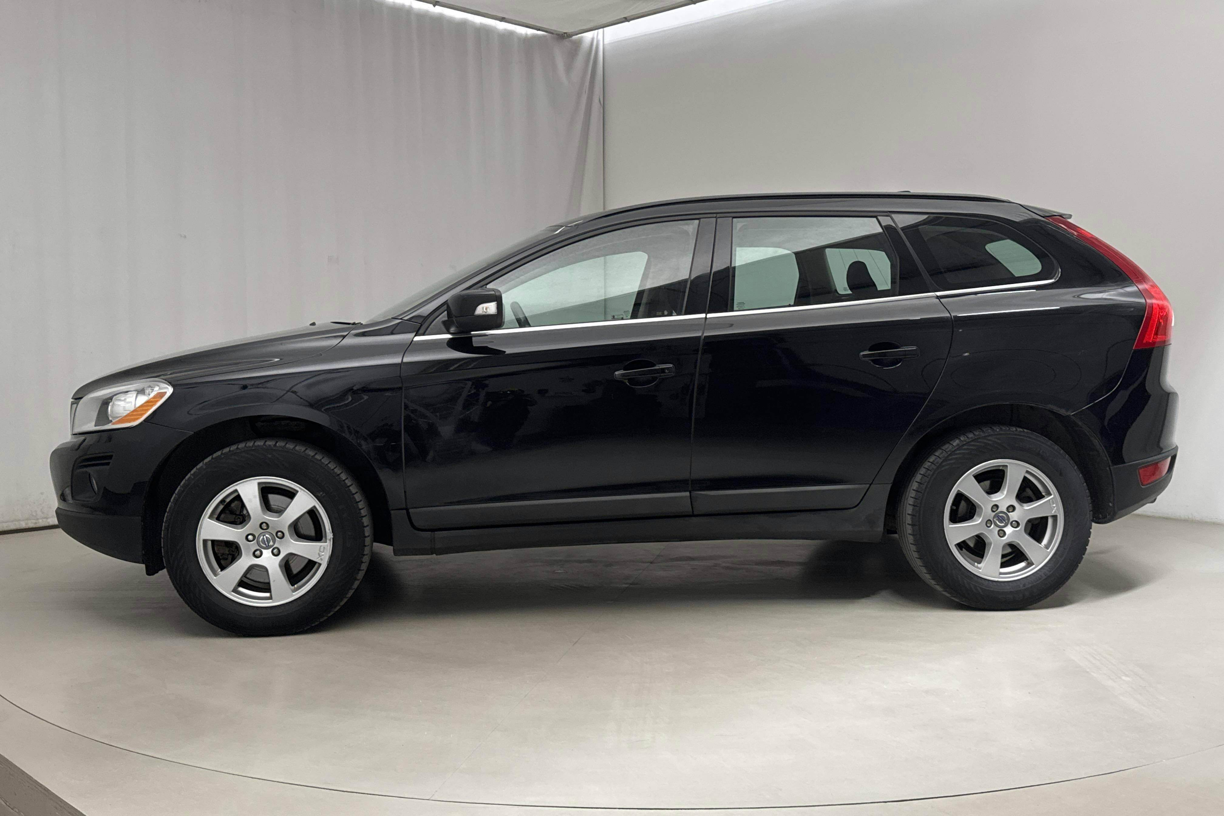 Volvo XC60 2.4D AWD (163hk) - 25 907 mil - Manuell - svart - 2009