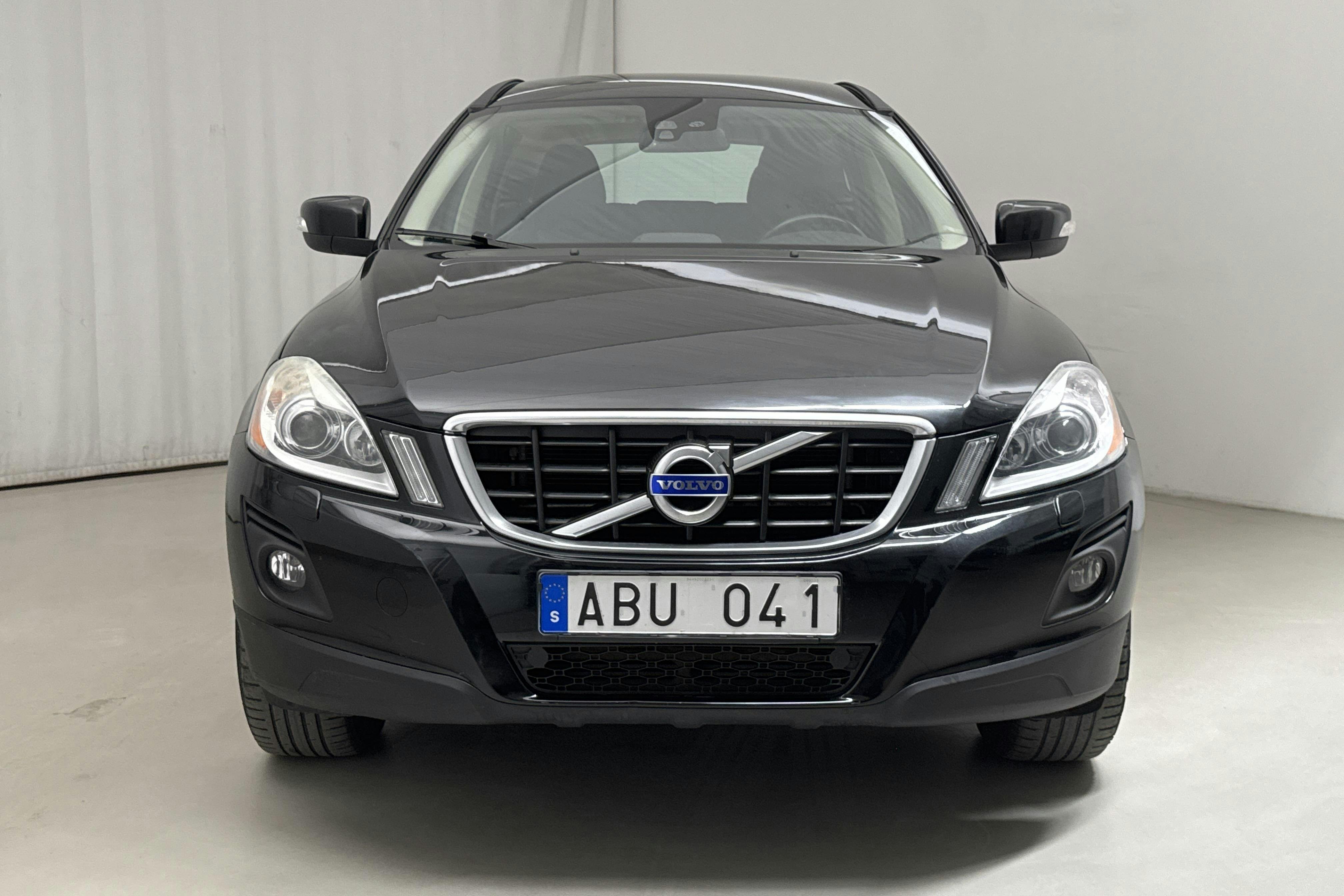Volvo XC60 2.4D AWD (163hk) - 25 907 mil - Manuell - svart - 2009