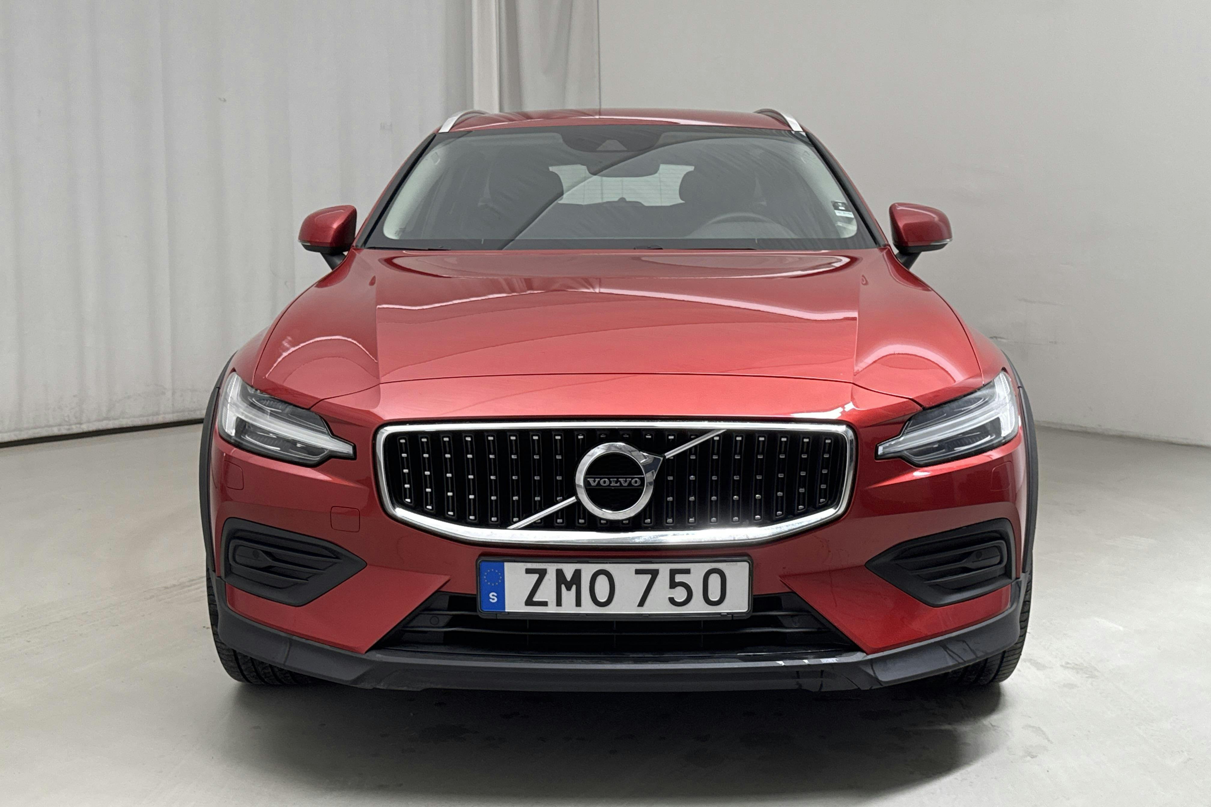 Volvo V60 B4 Cross Country AWD Mildhybrid, Diesel (197hk) - 15 209 mil - Automat - röd - 2022