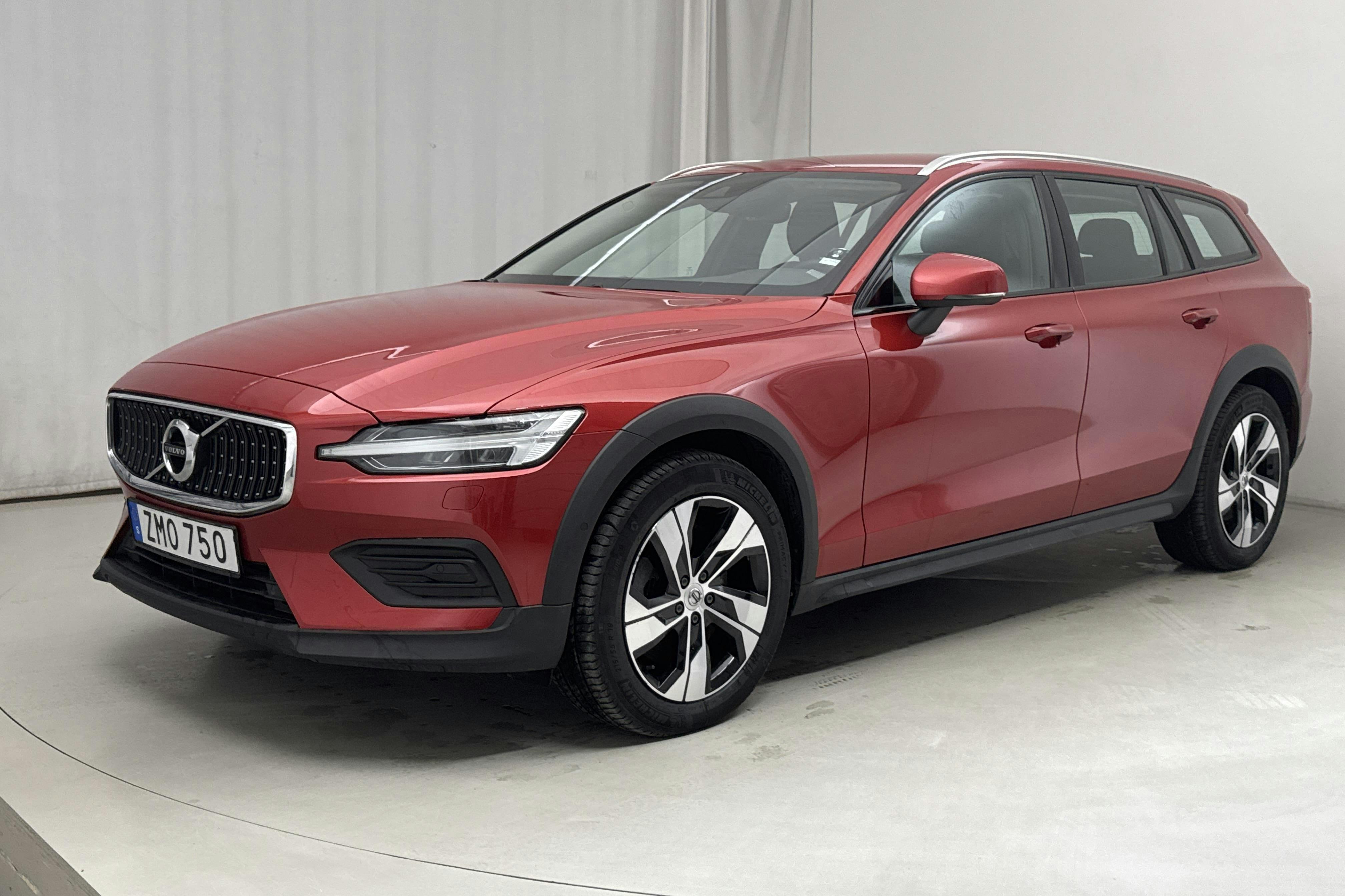Volvo V60 B4 Cross Country AWD Mildhybrid, Diesel (197hk) - 15 209 mil - Automat - röd - 2022