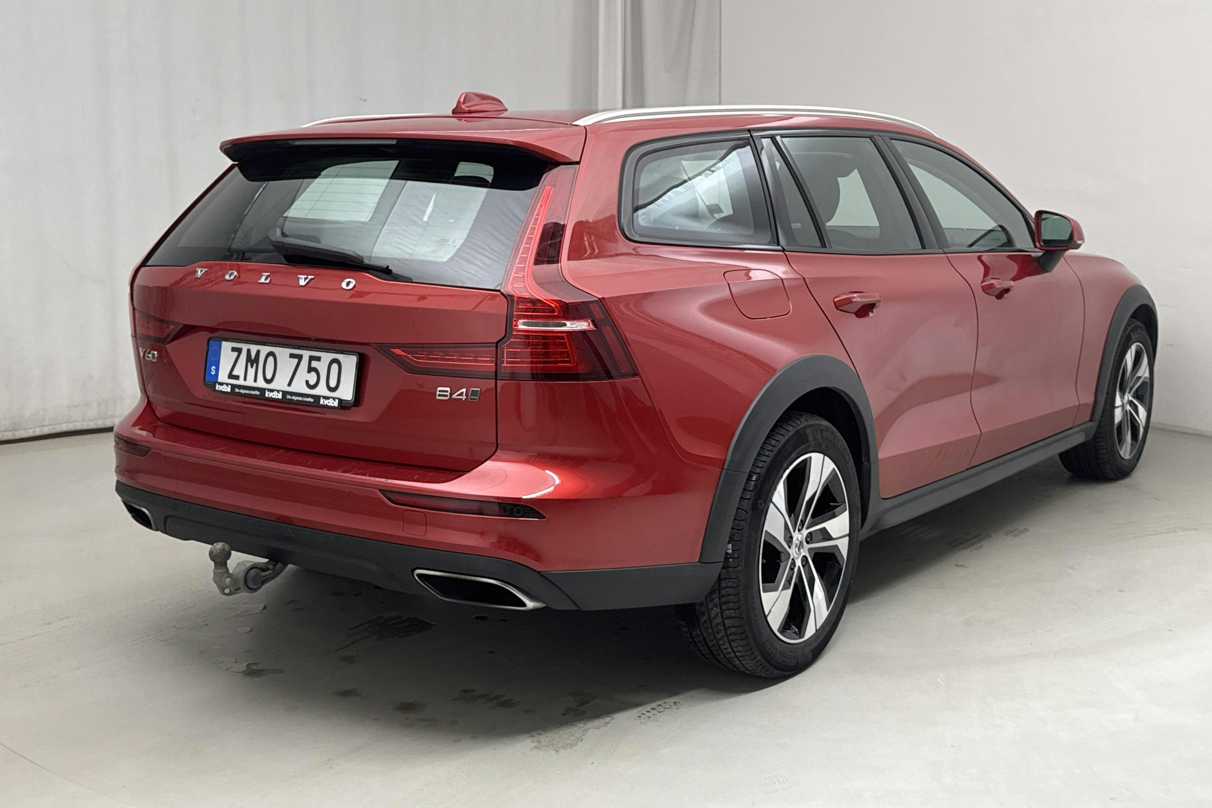 Volvo V60 B4 Cross Country AWD Mildhybrid, Diesel (197hk) - 15 209 mil - Automat - röd - 2022