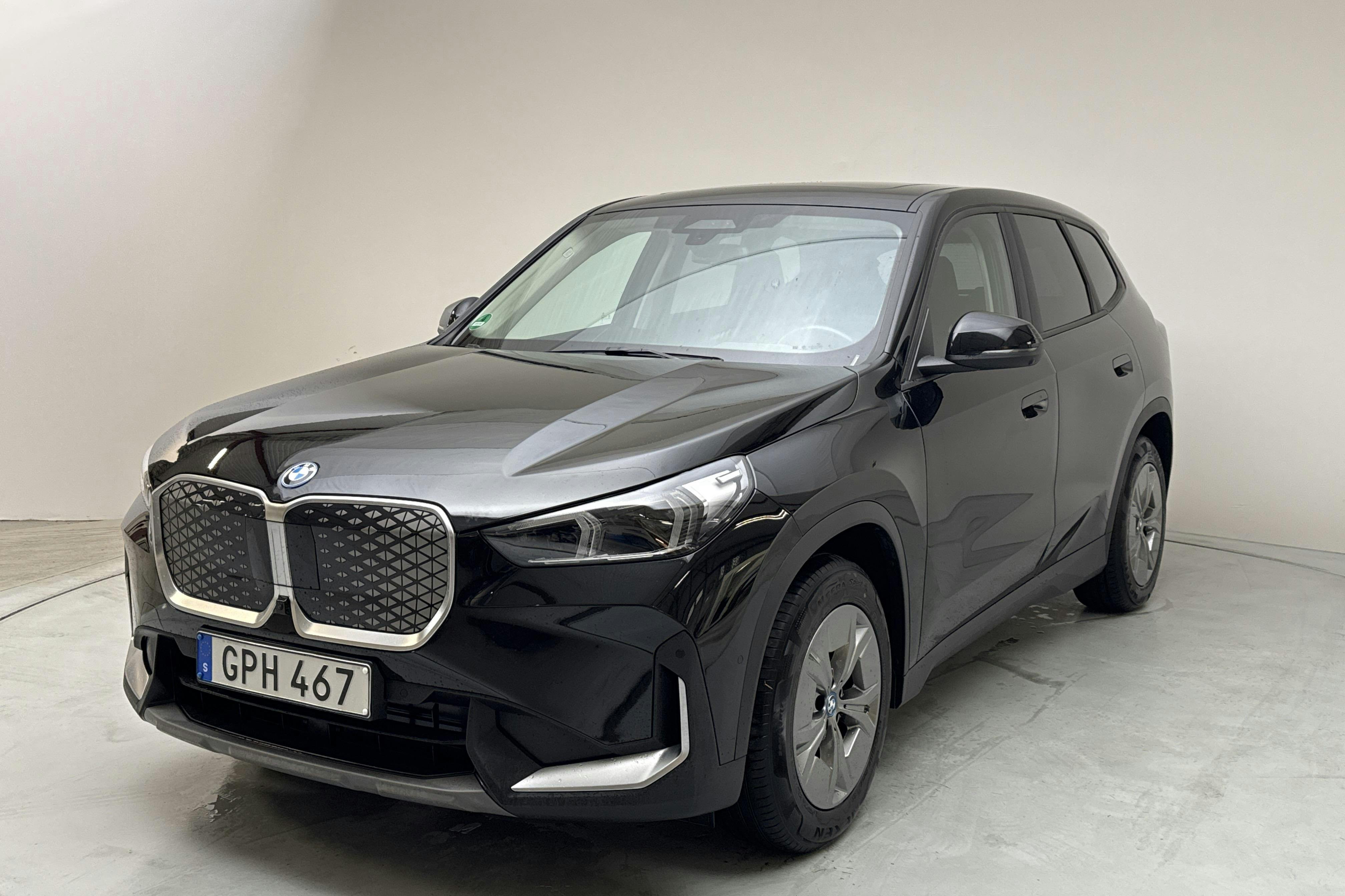 BMW iX1 xDrive30e, U11 (272hk) - 34 220 km - Automatyczna - czarny - 2024