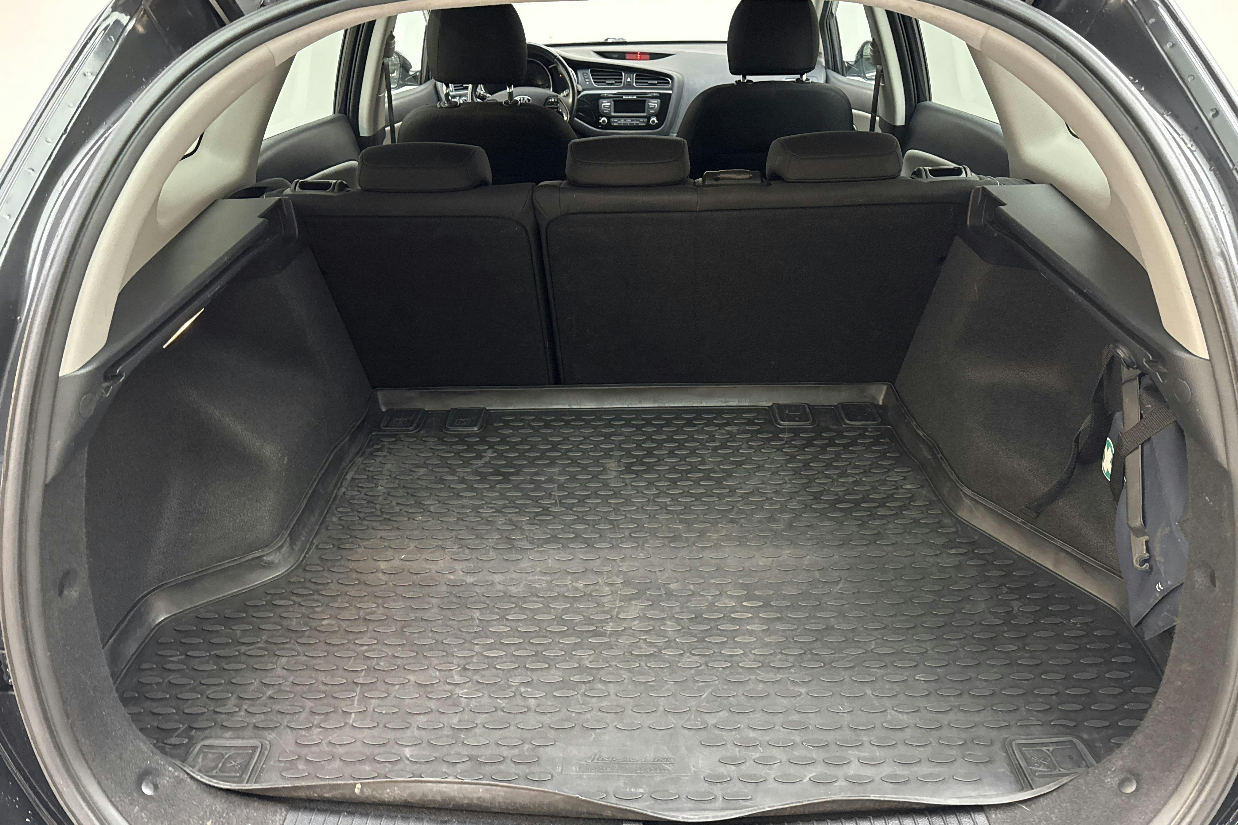 KIA Cee'd 1.6 CRDi SW (128hk) - 8 079 mil - Manuell - svart - 2014