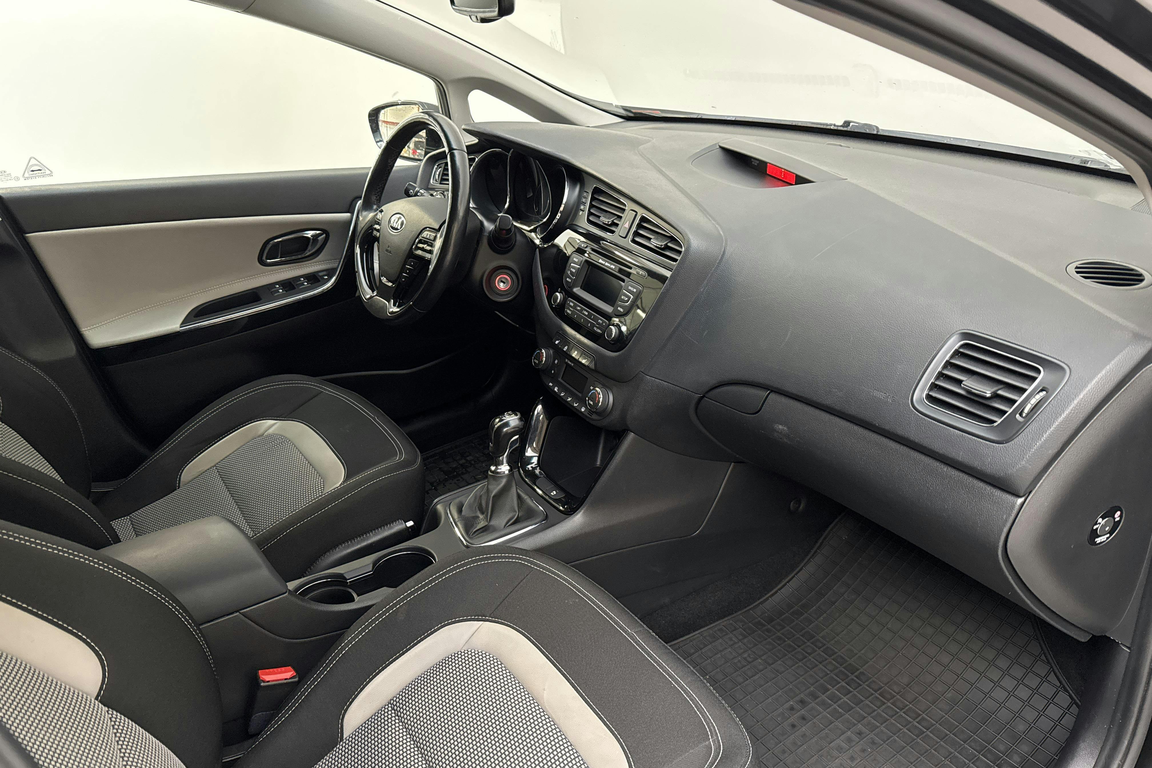 KIA Cee'd 1.6 CRDi SW (128hk) - 8 079 mil - Manuell - svart - 2014