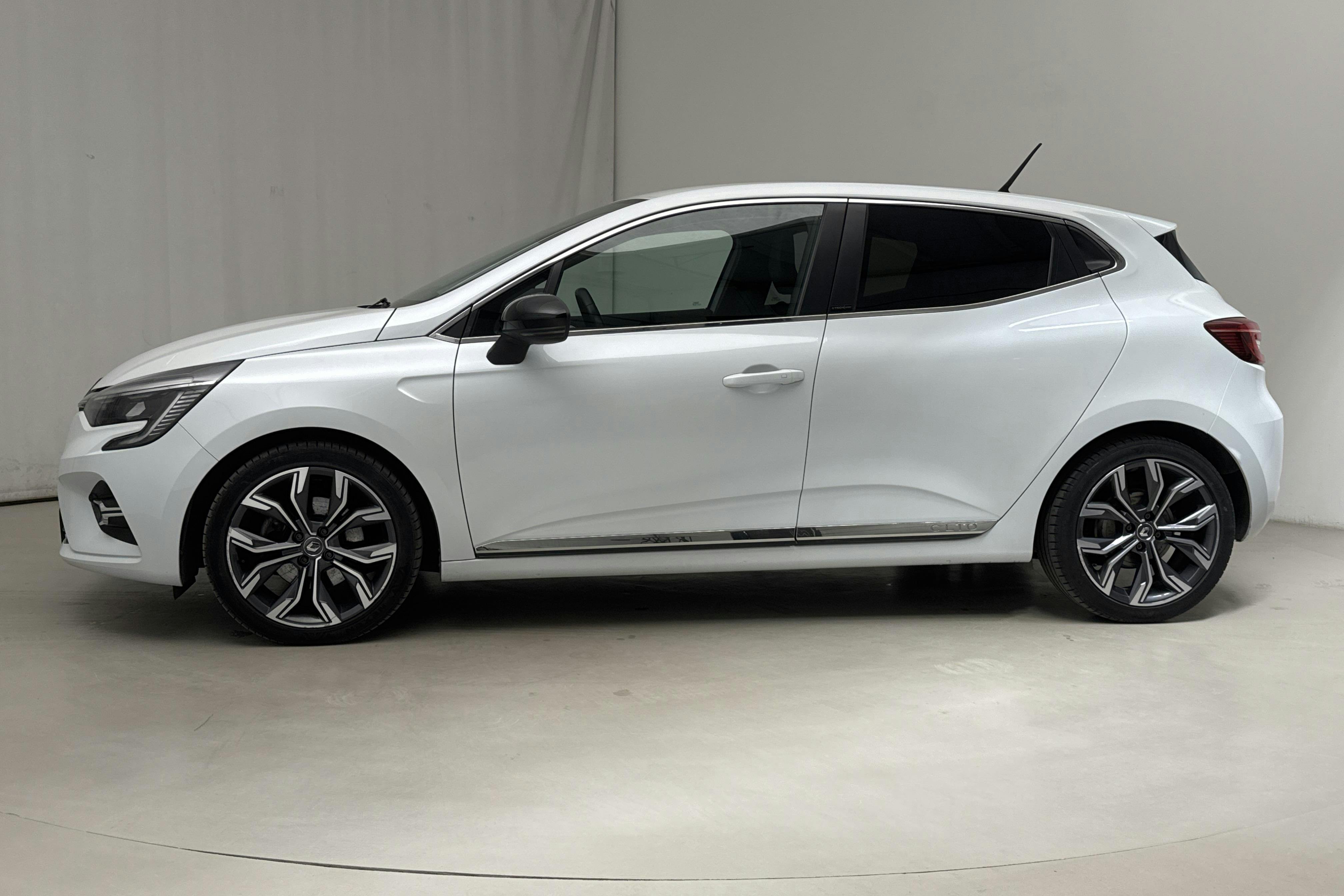 Renault Clio V 1.6 E-TECH 5dr (140hk) - 8 843 mil - Automat - 2021