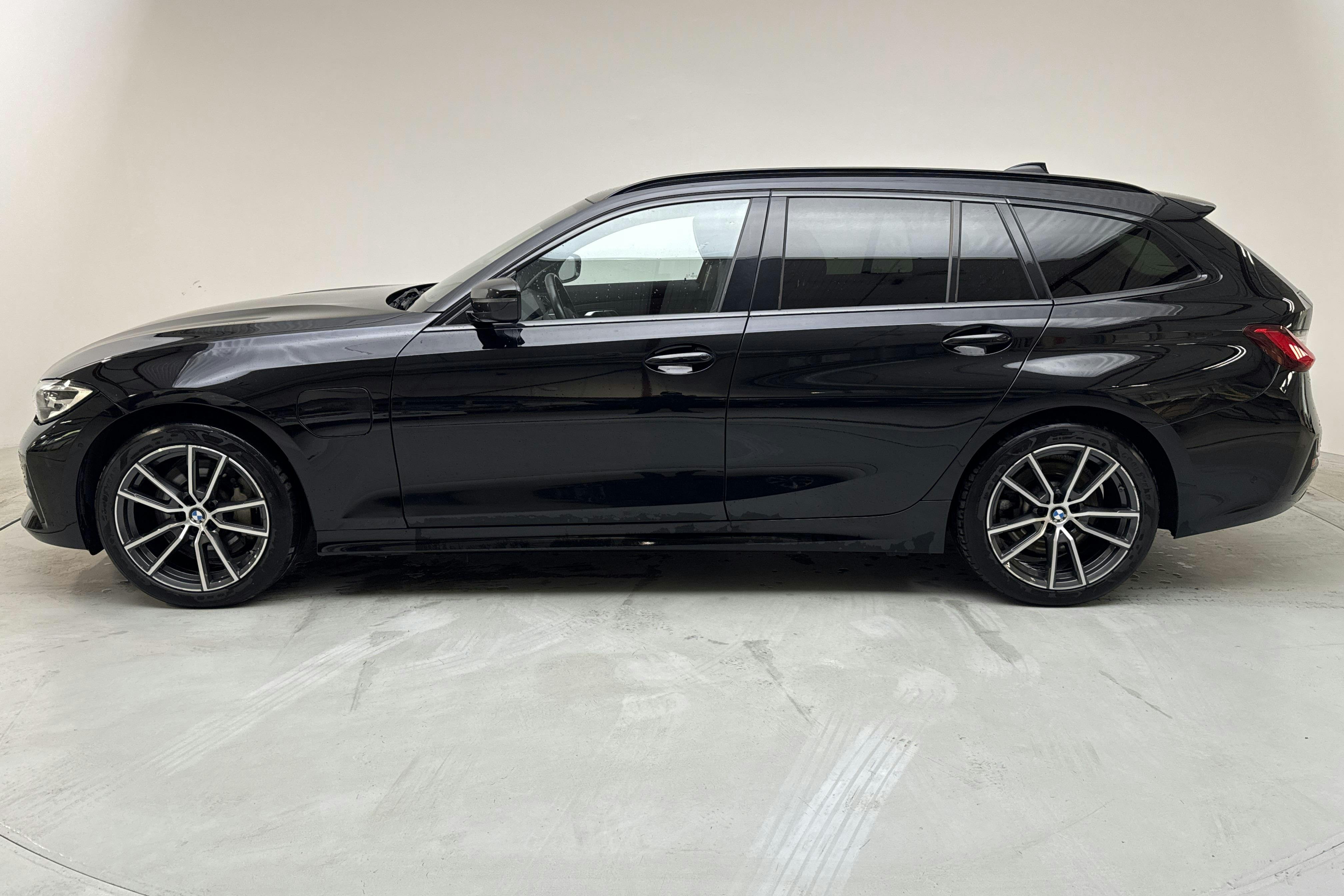 BMW 330e xDrive Touring, G21 (292hk) - 102 840 km - Automatic - black - 2021