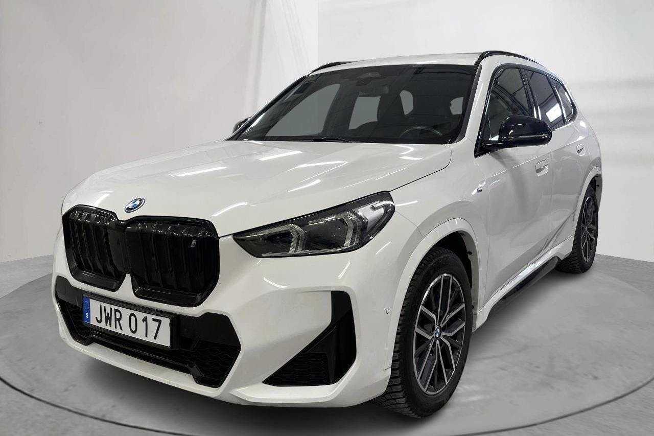 BMW iX1 xDrive30e, U11 (272hk) - 62 030 km - Automatyczna - biały - 2023