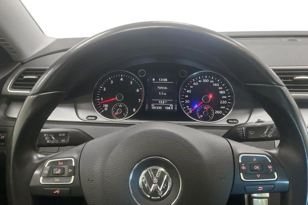 VW Passat 1.4 TSI EcoFuel Variant (150hk) - 18 133 mil - Manuell - röd - 2013