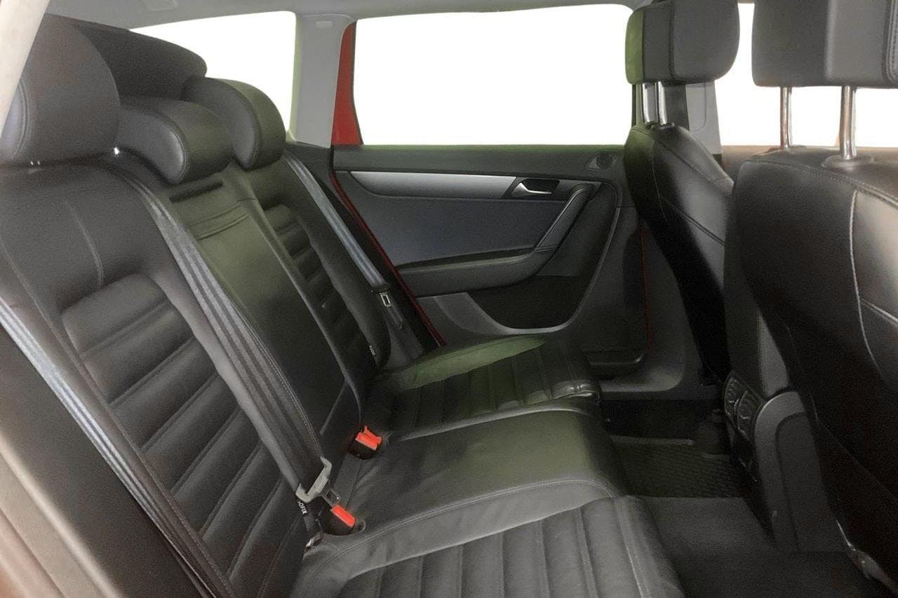 VW Passat 1.4 TSI EcoFuel Variant (150hk) - 18 133 mil - Manuell - röd - 2013