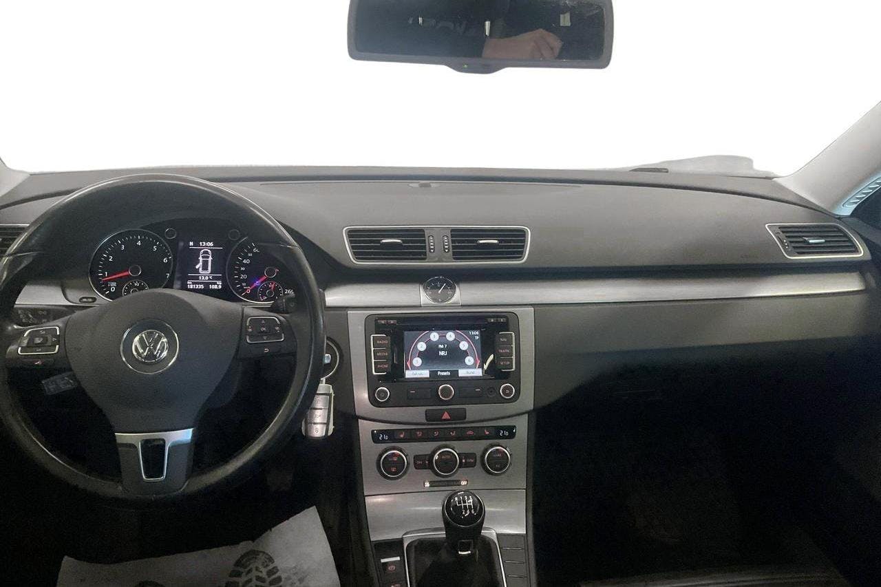 VW Passat 1.4 TSI EcoFuel Variant (150hk) - 18 133 mil - Manuell - röd - 2013
