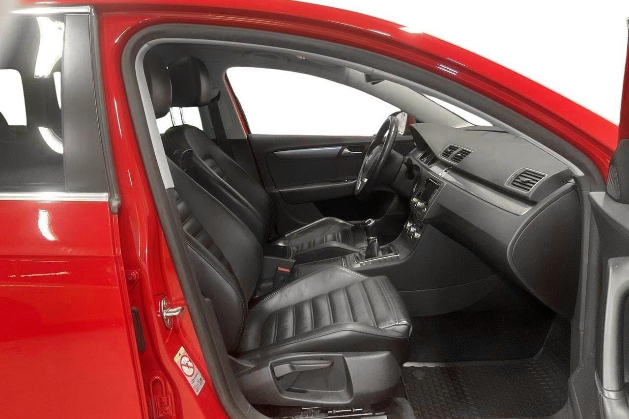 VW Passat 1.4 TSI EcoFuel Variant (150hk) - 18 133 mil - Manuell - röd - 2013