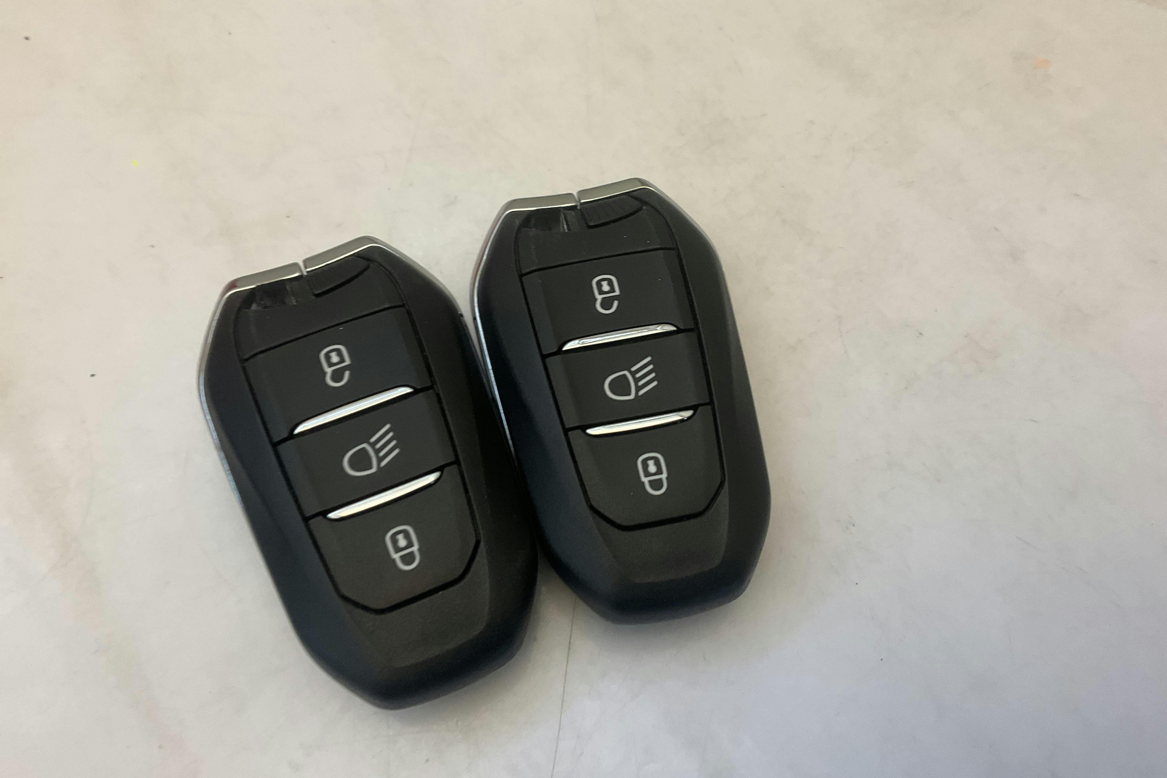 Peugeot 3008 1.6 Plug-in Hybrid (225hk) - 10 221 mil - Automat - blå - 2022