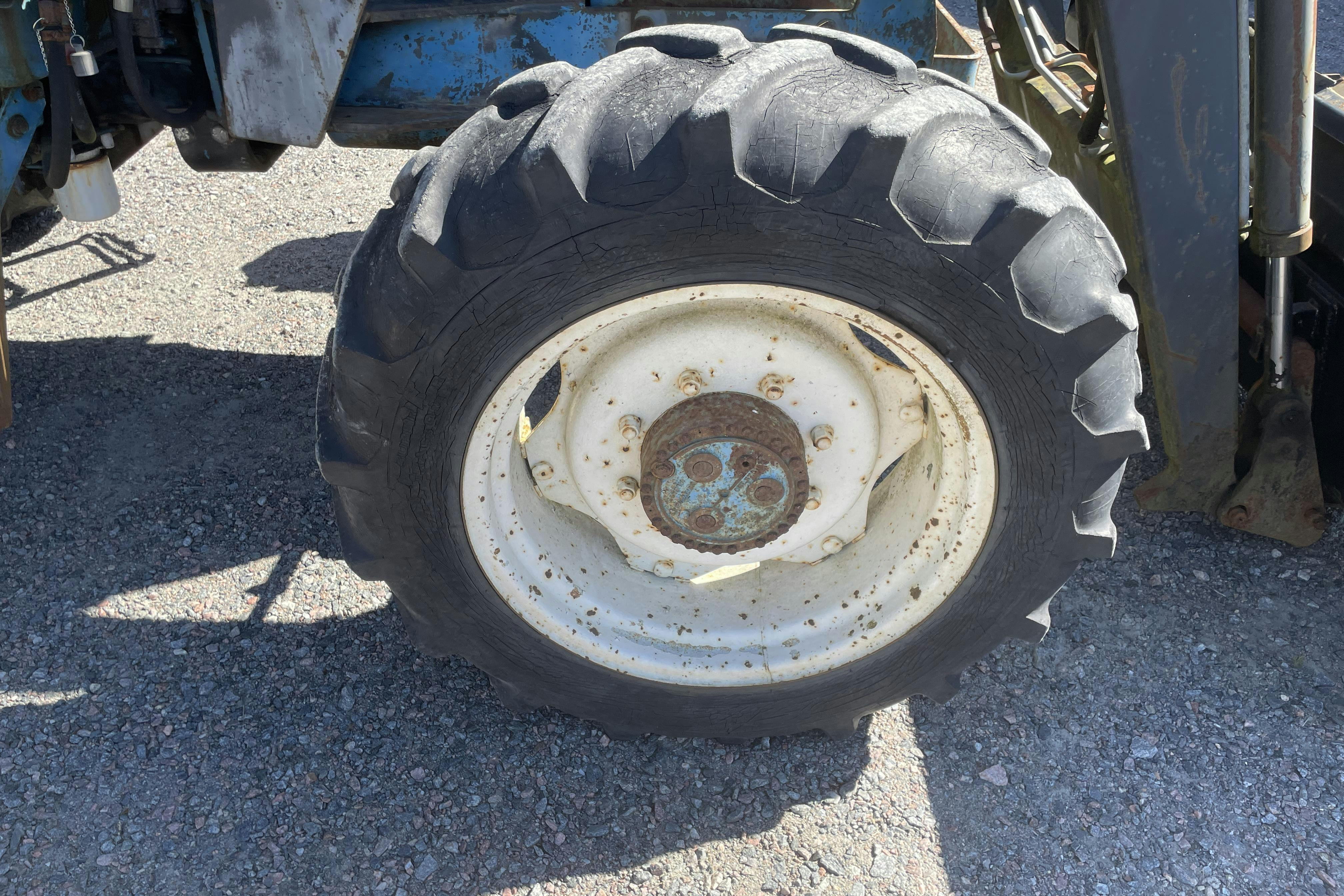 FORD 6600 4WD -  - Manuell - blå - 1981