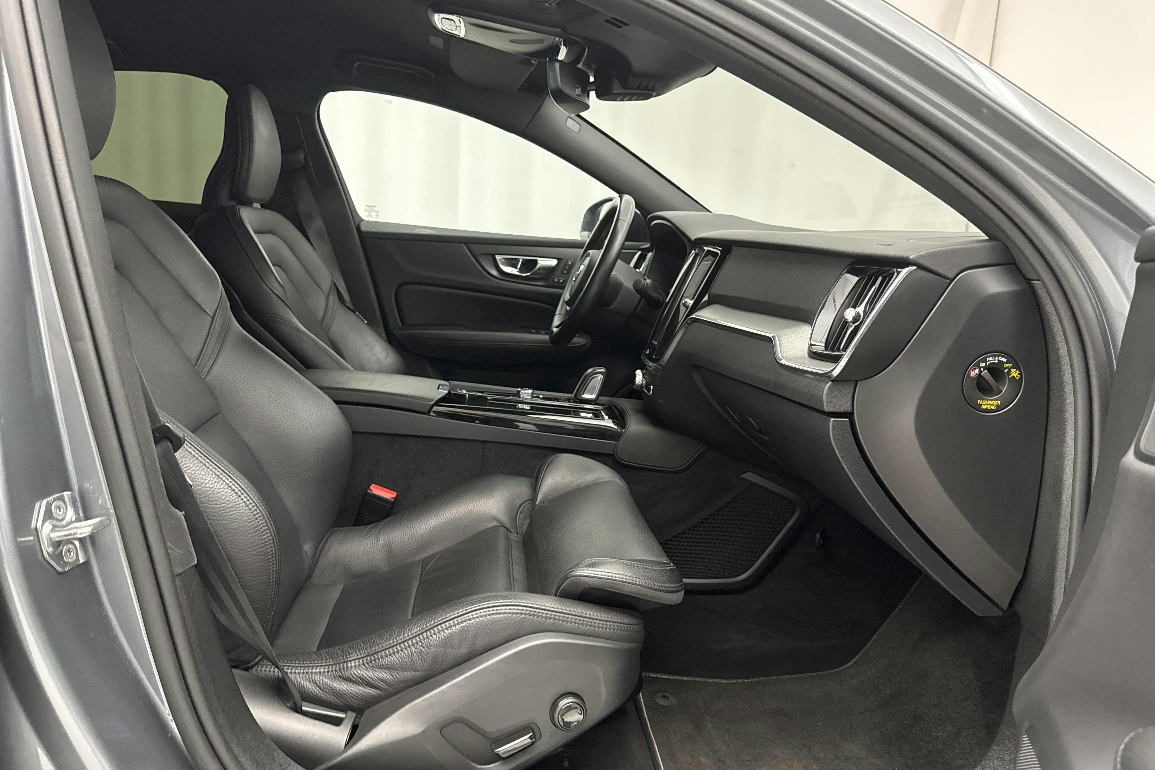 Volvo S60 T8 AWD Twin Engine (390hk) - 15 124 mil - Automat - grå - 2020