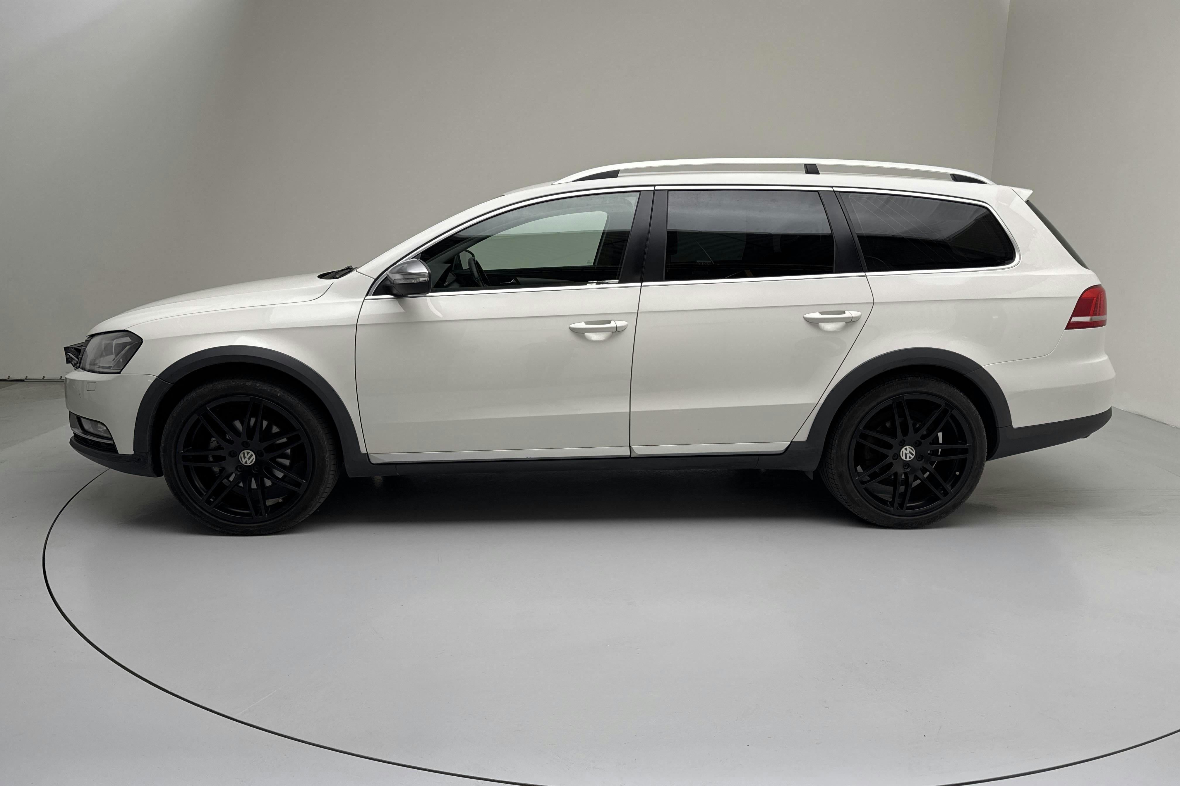 VW Passat Alltrack 2.0 TDI BlueMotion Technology 4Motion (177hk) - 19 623 mil - Automat - vit - 2015