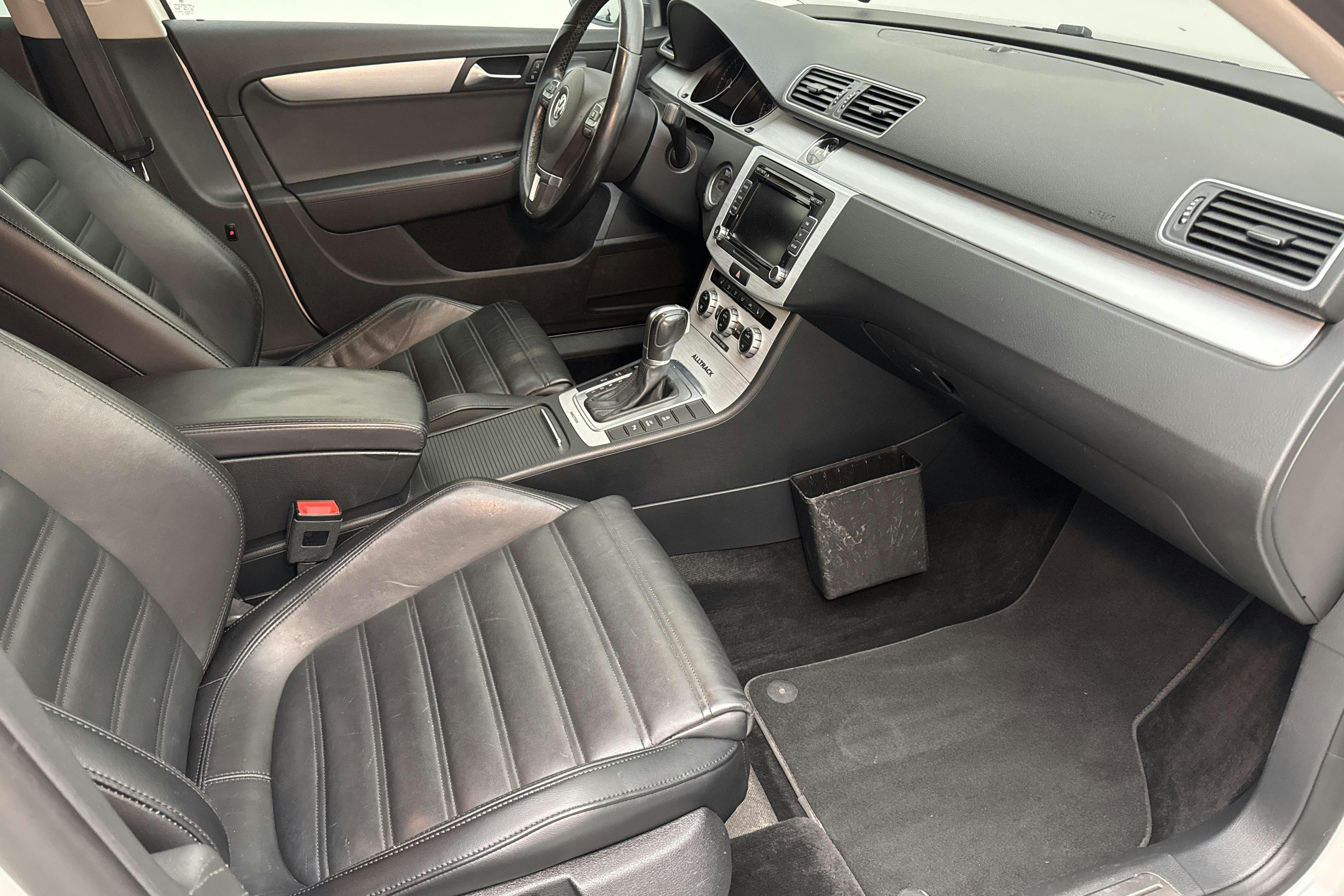 VW Passat Alltrack 2.0 TDI BlueMotion Technology 4Motion (177hk) - 19 623 mil - Automat - vit - 2015