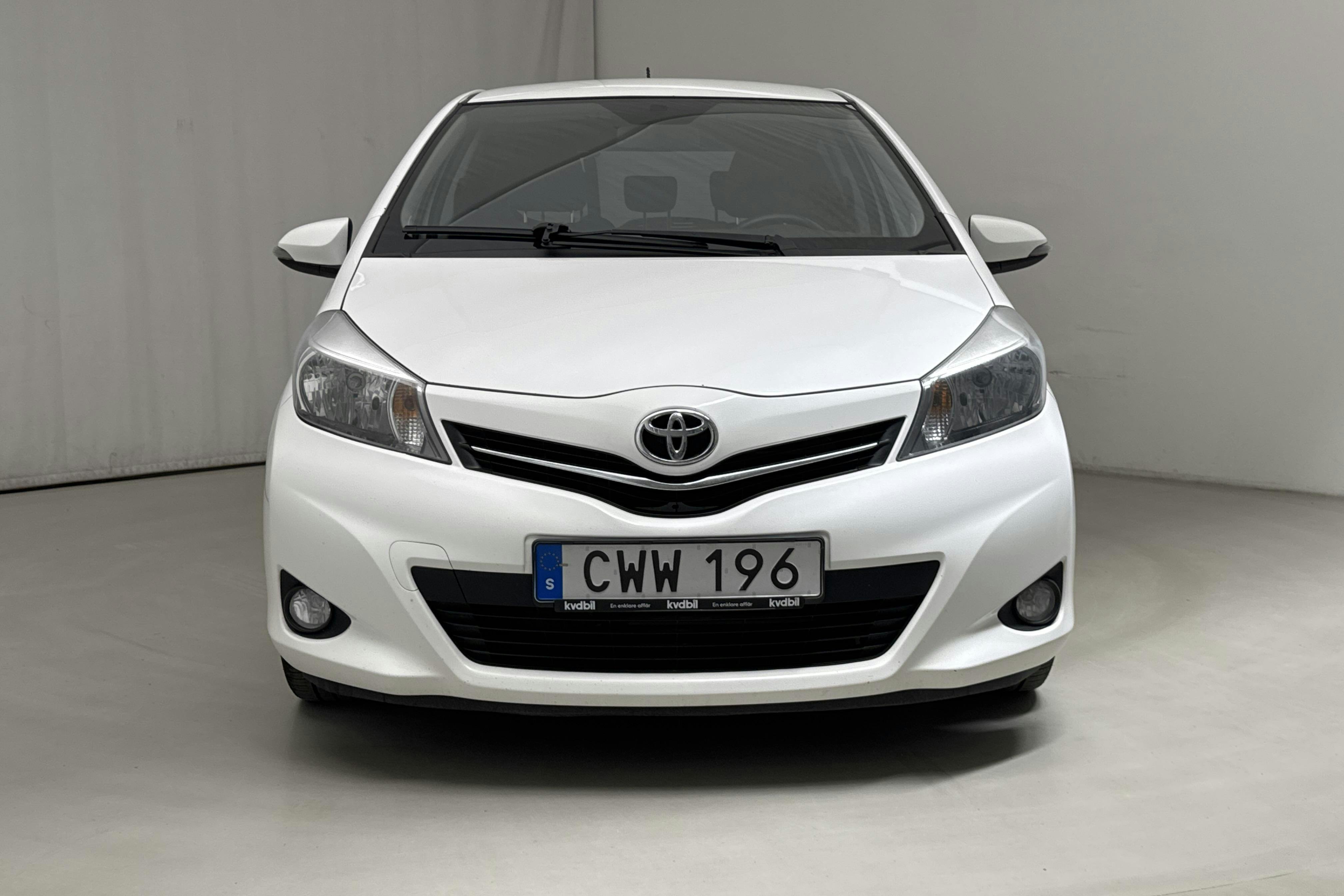 Toyota Yaris 1.33 5dr (100hk) - 17 106 mil - Manuell - vit - 2014